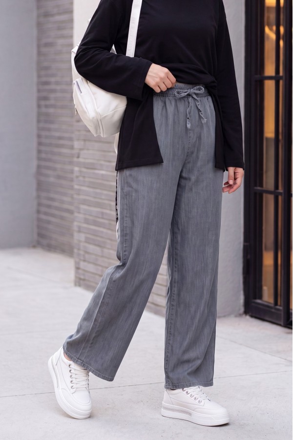 Elastic Waist Wide Leg Jeans with Pockets          -Dark Grey