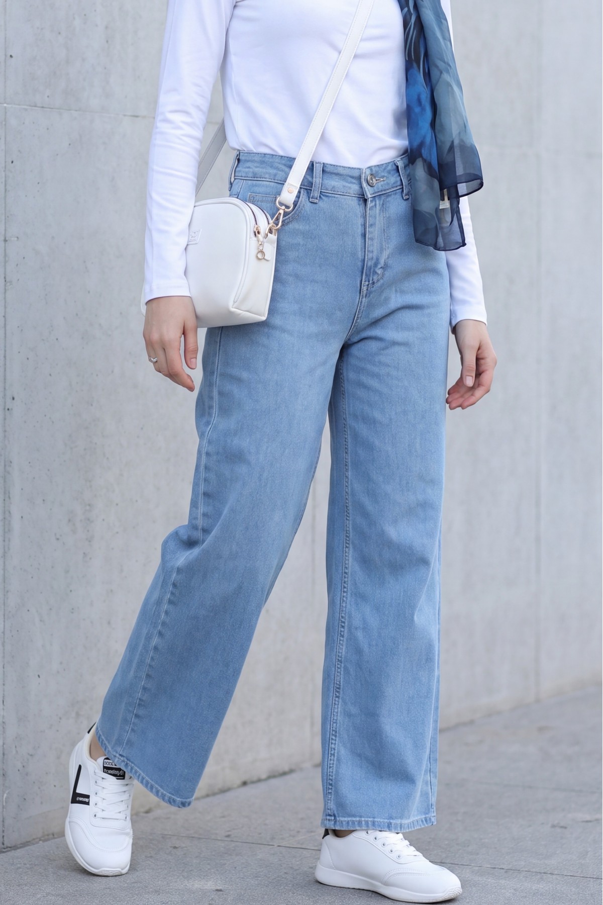Palazzo Jeans with Pockets and Zipper   -Baby Blue