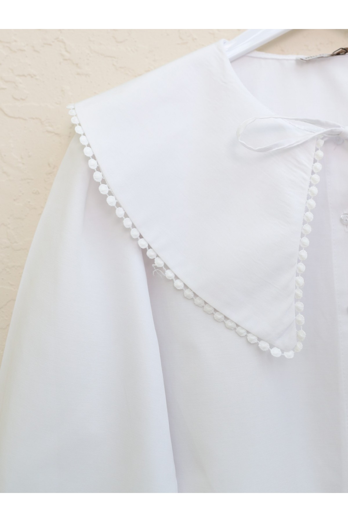 Önlük Yaka Bağlamalı Kolu Lastikli Gömlek -Beyaz