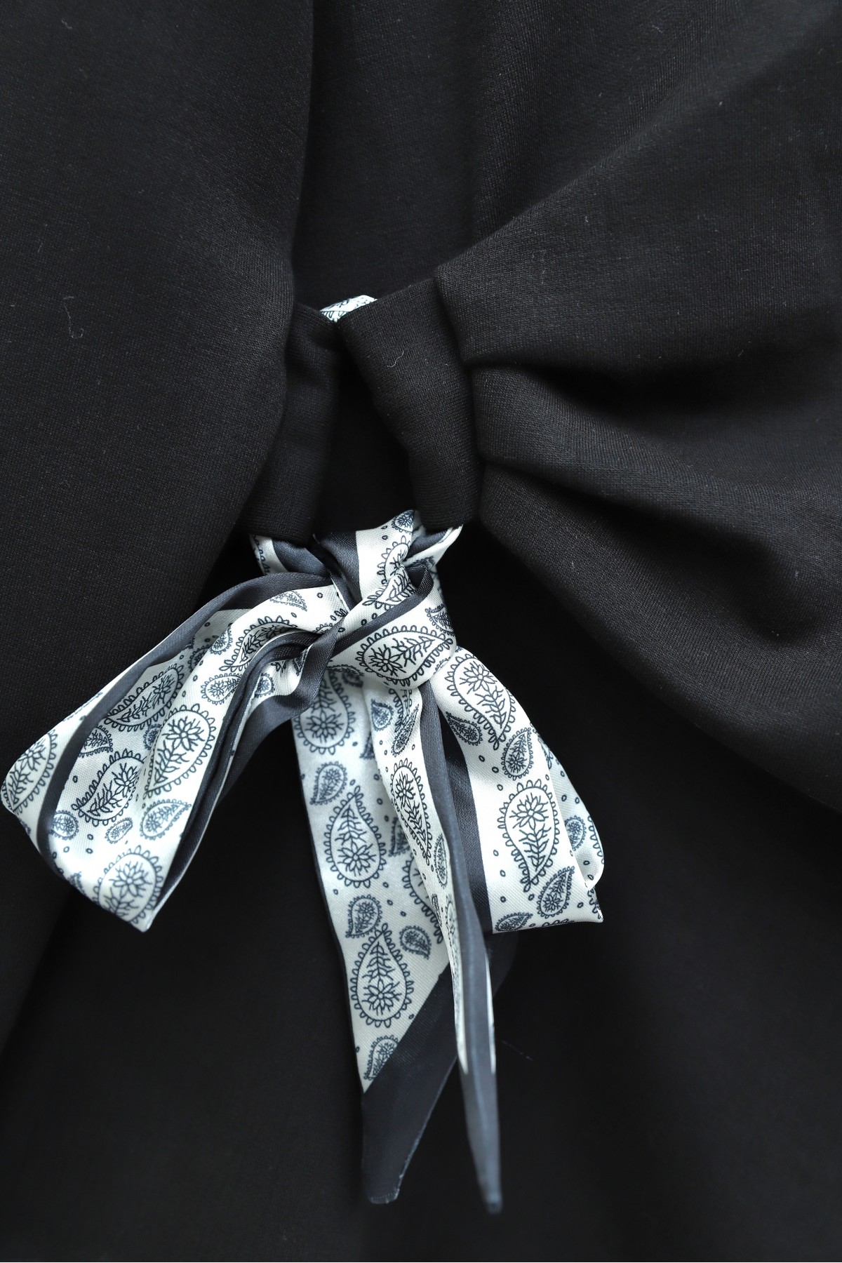 Yandan Fularlı Bağlama Detaylı Oyşo Bluz -Siyah