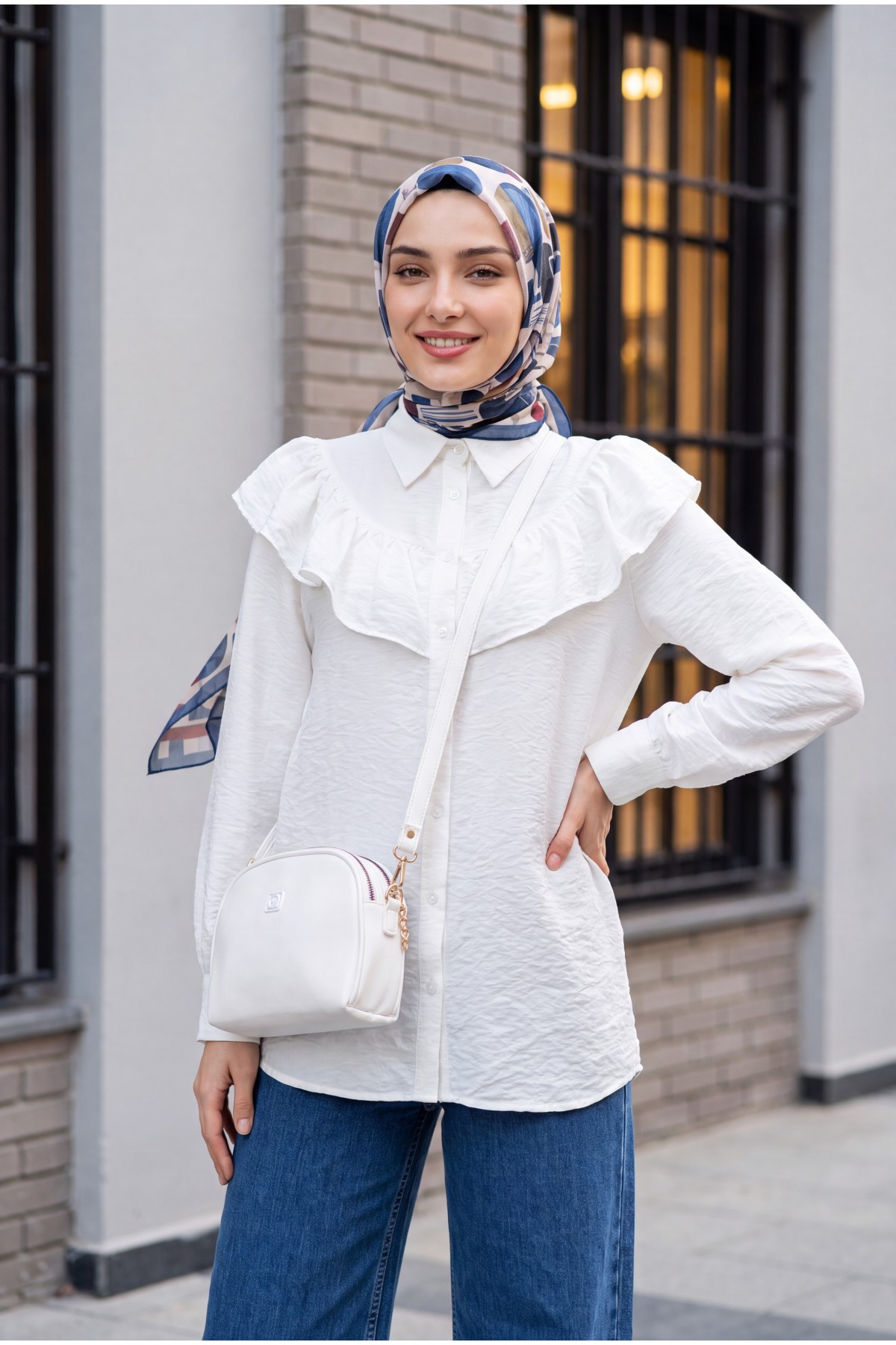Robadan Fırfırlı Düğmeli Rayon Tunik -Beyaz