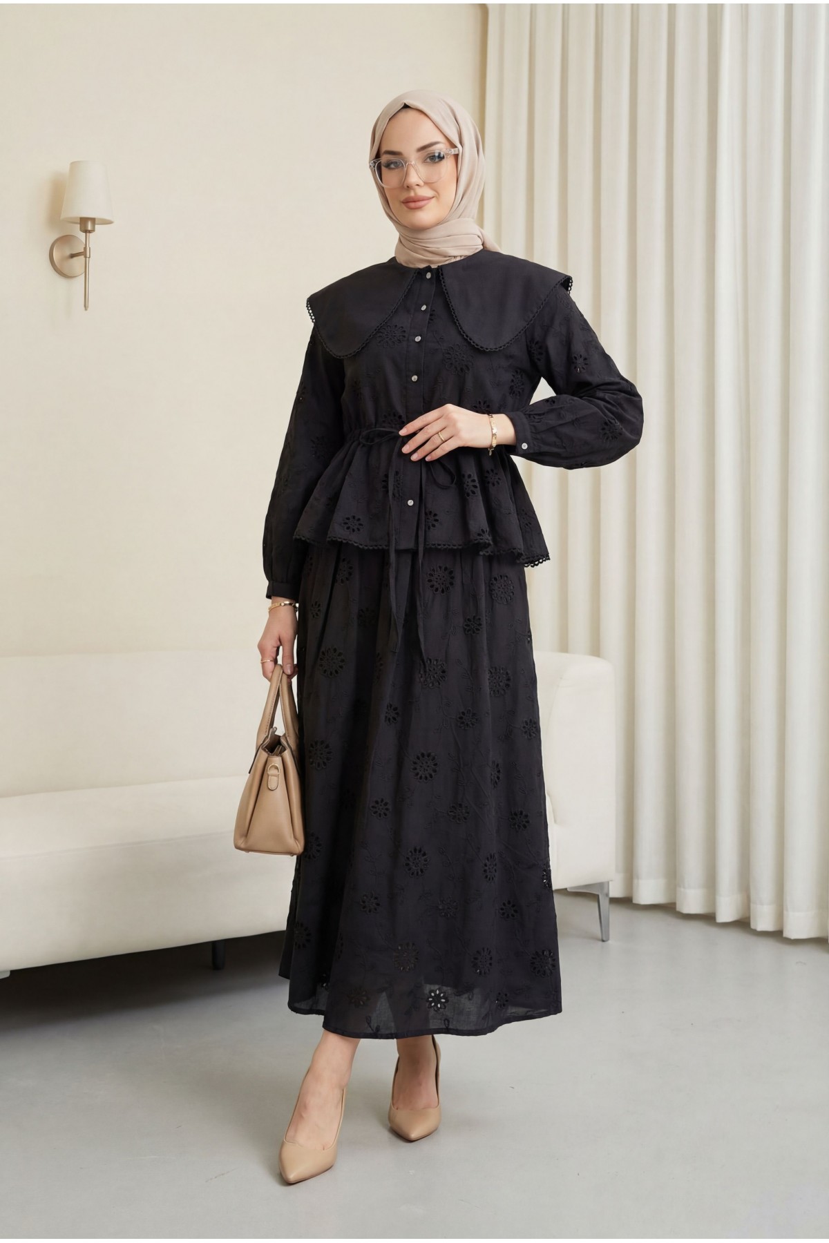 طقم كتان مطرز، بياقة بيتر بان، وخصر مطاطي، ورباط، ومبطن -أسود