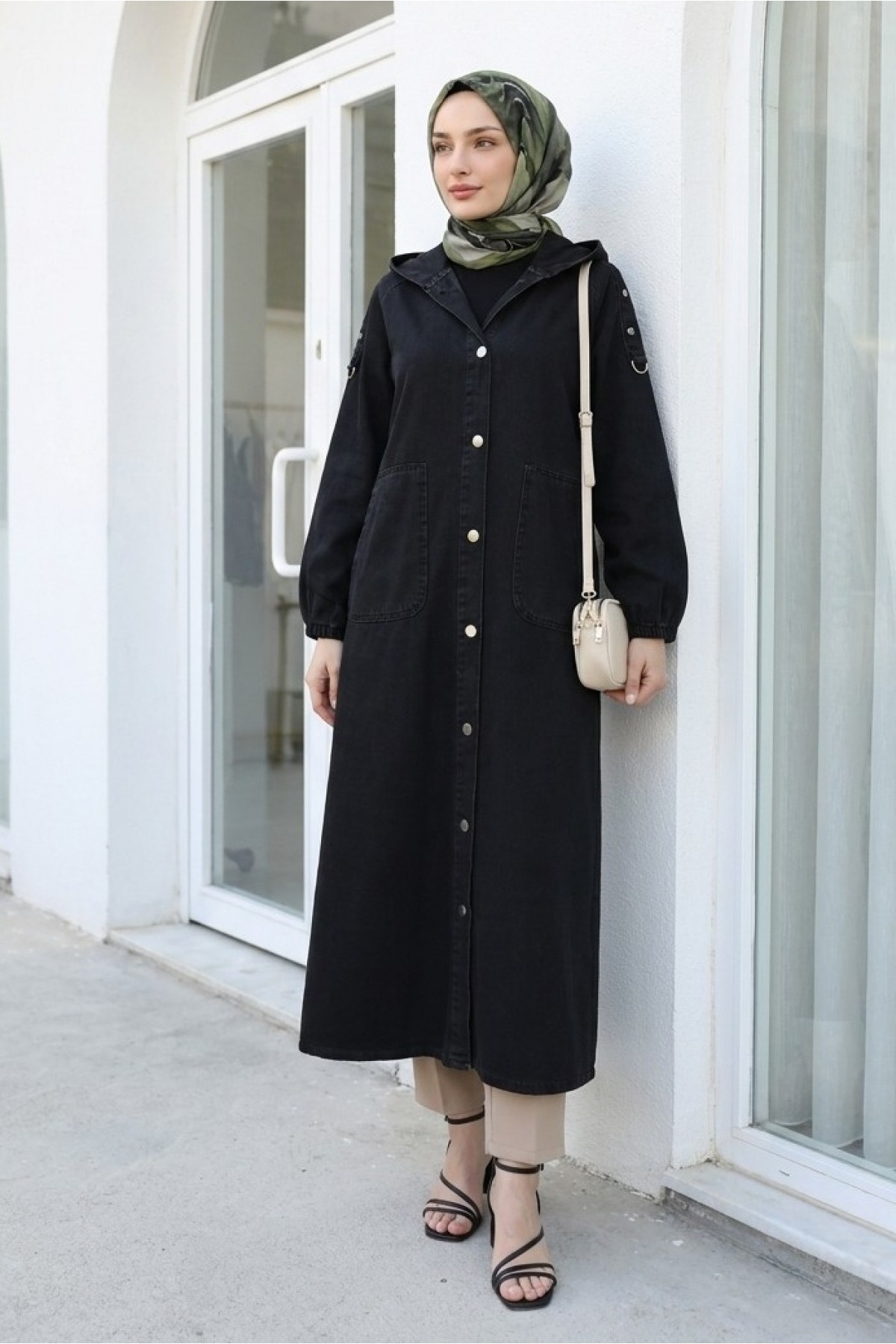 Button -Black