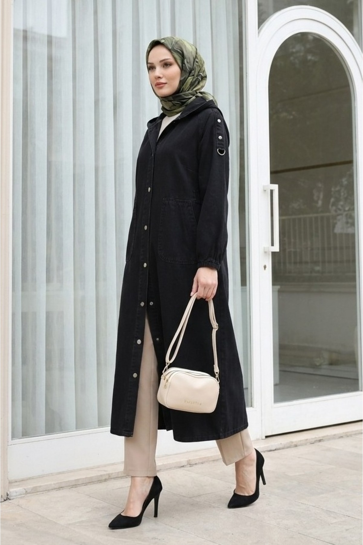 Button -Black