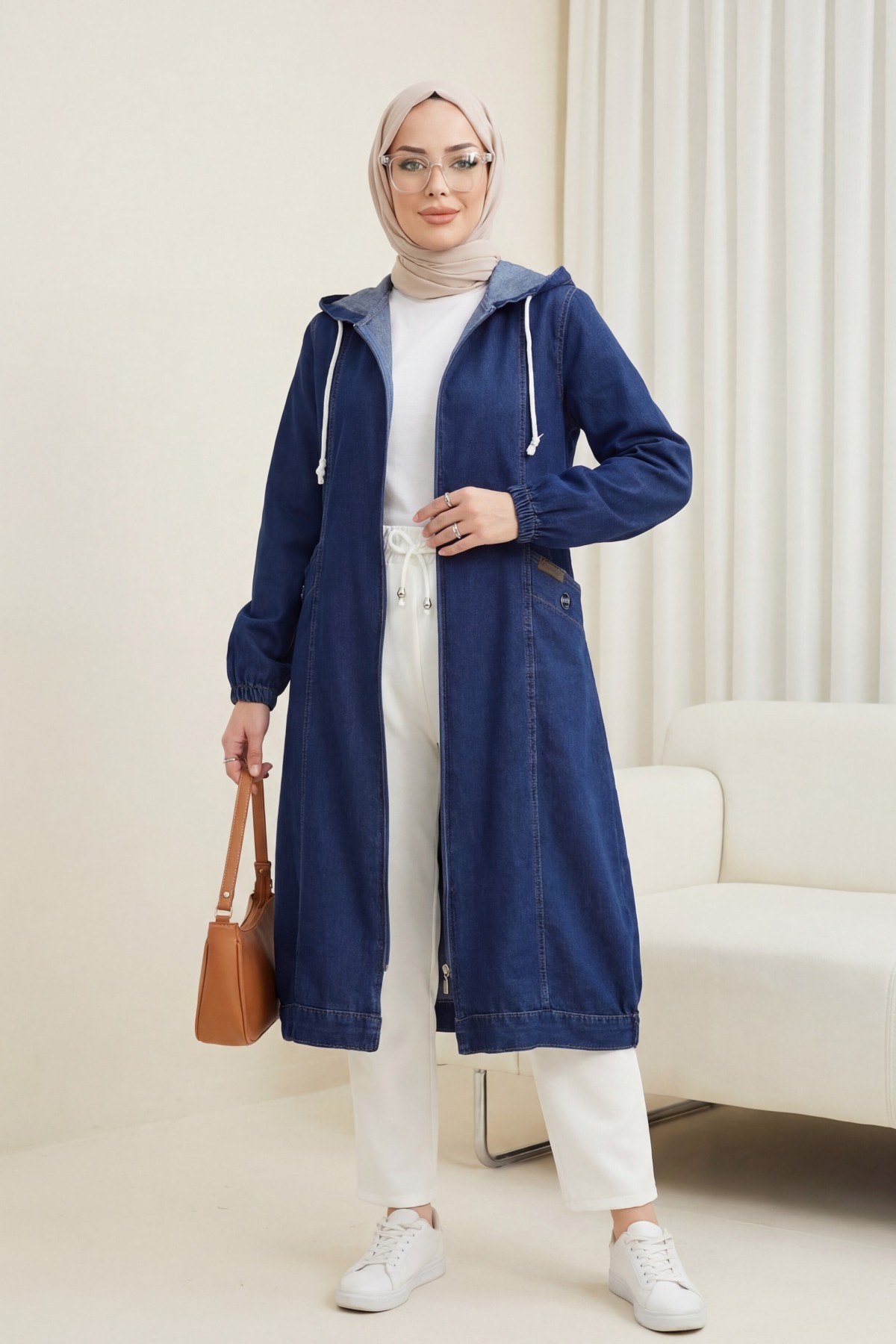 جاكيت جينز بغطاء رأس وجيوب وأساور مطاطية وسحاب أمامي. -كحلي