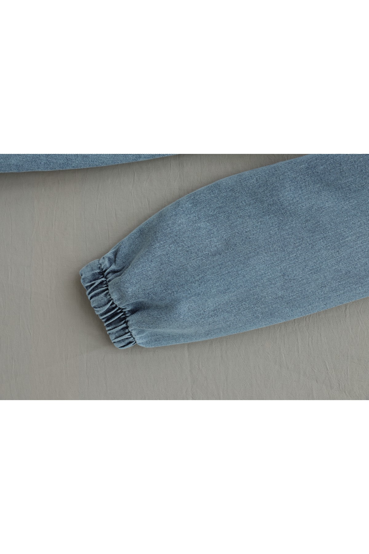 Hooded denim jacket with pockets, elasticated cuffs, and front zip closure. -Ice Blue