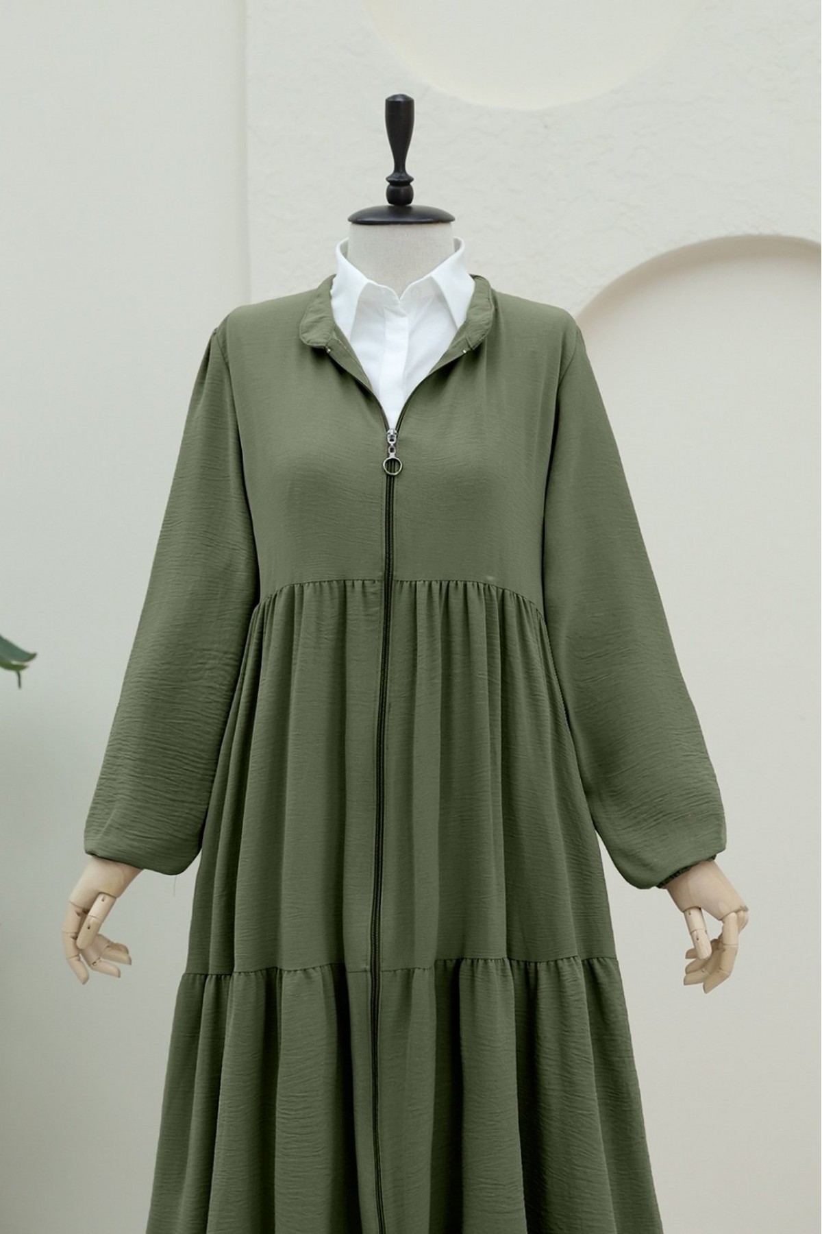 Ayrobin Abaya with Elasticated Sleeves and Zipper from the Neck -Khaki