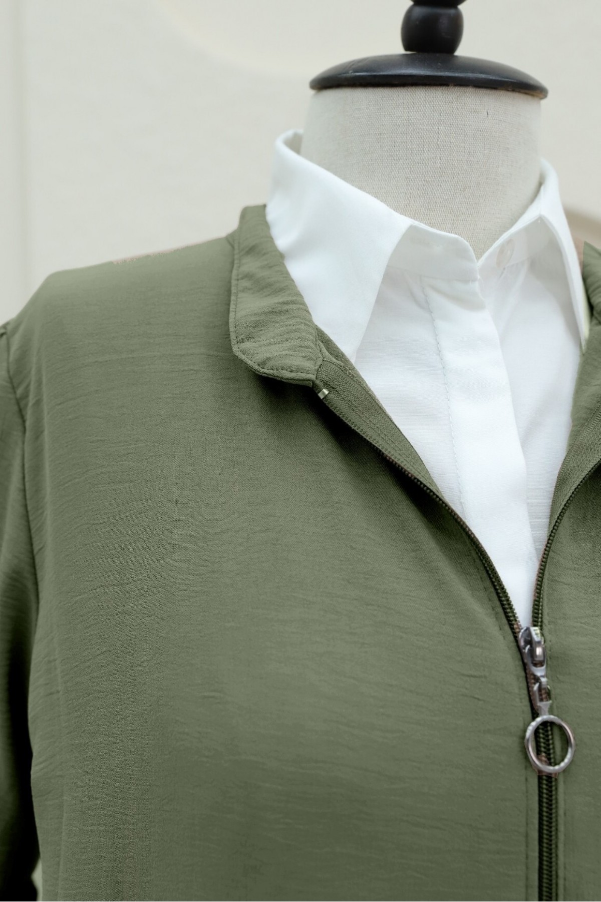 Ayrobin Abaya with Elasticated Sleeves and Zipper from the Neck -Khaki