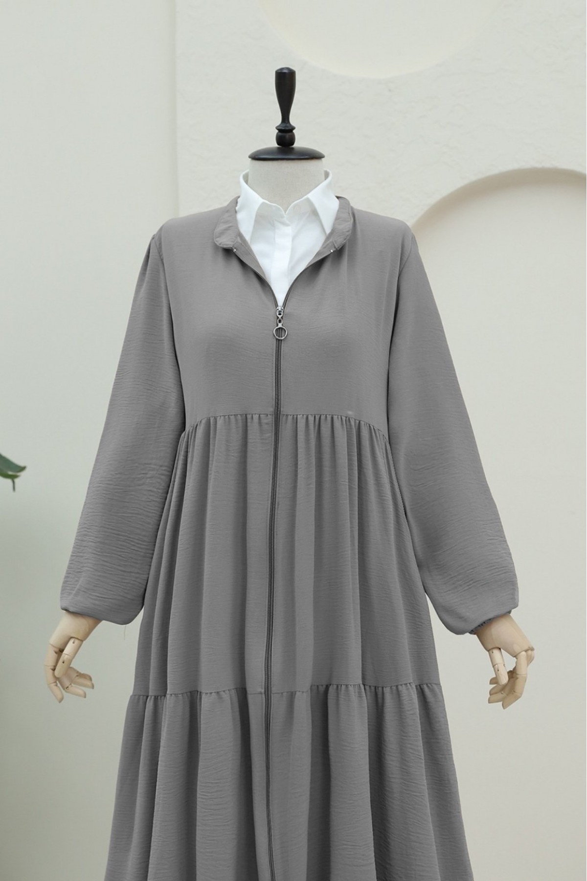 Ayrobin Abaya with Elasticated Sleeves and Zipper from the Neck - Light grey
