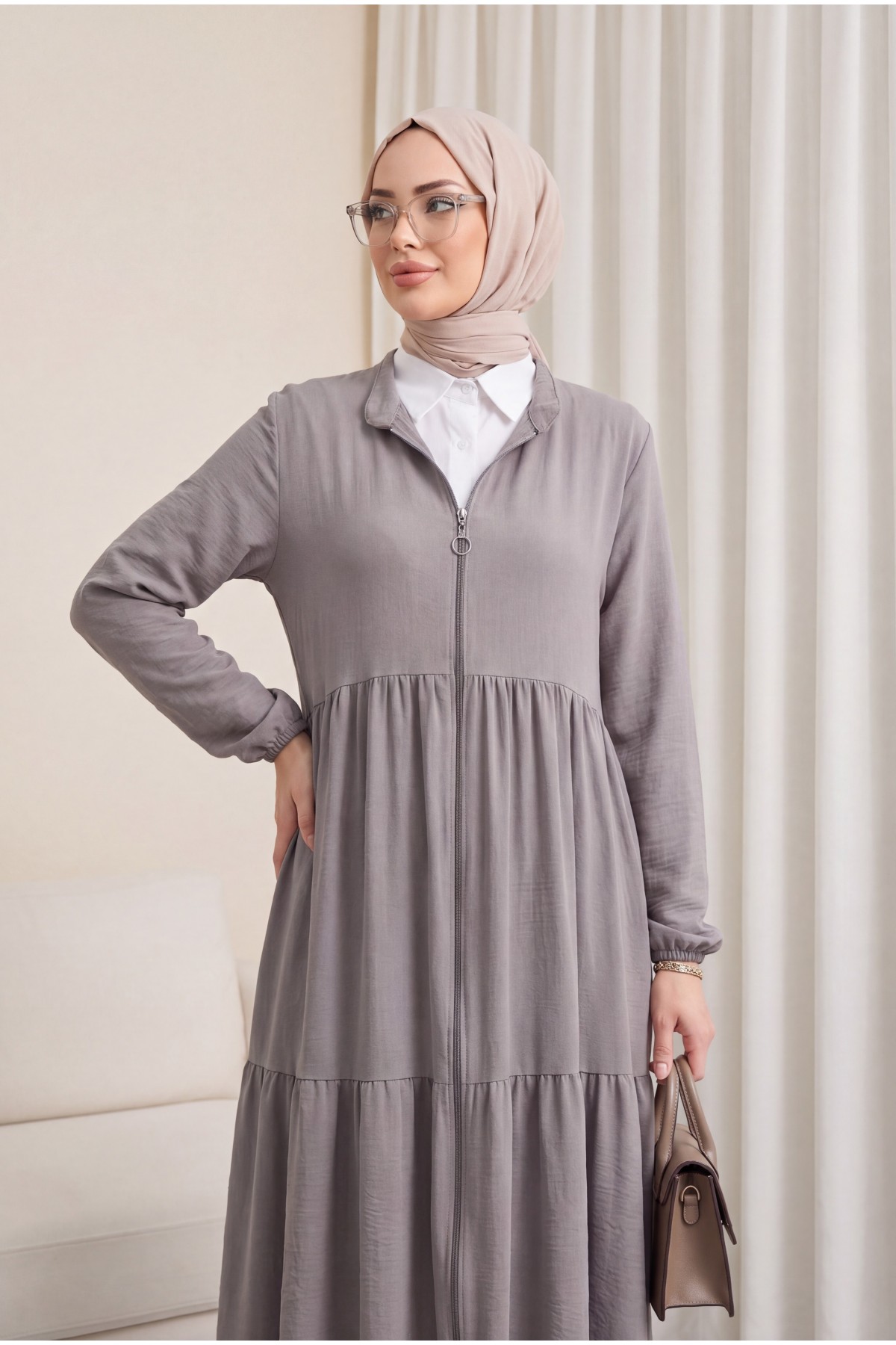 Ayrobin Abaya with Elasticated Sleeves and Zipper from the Neck - Light grey