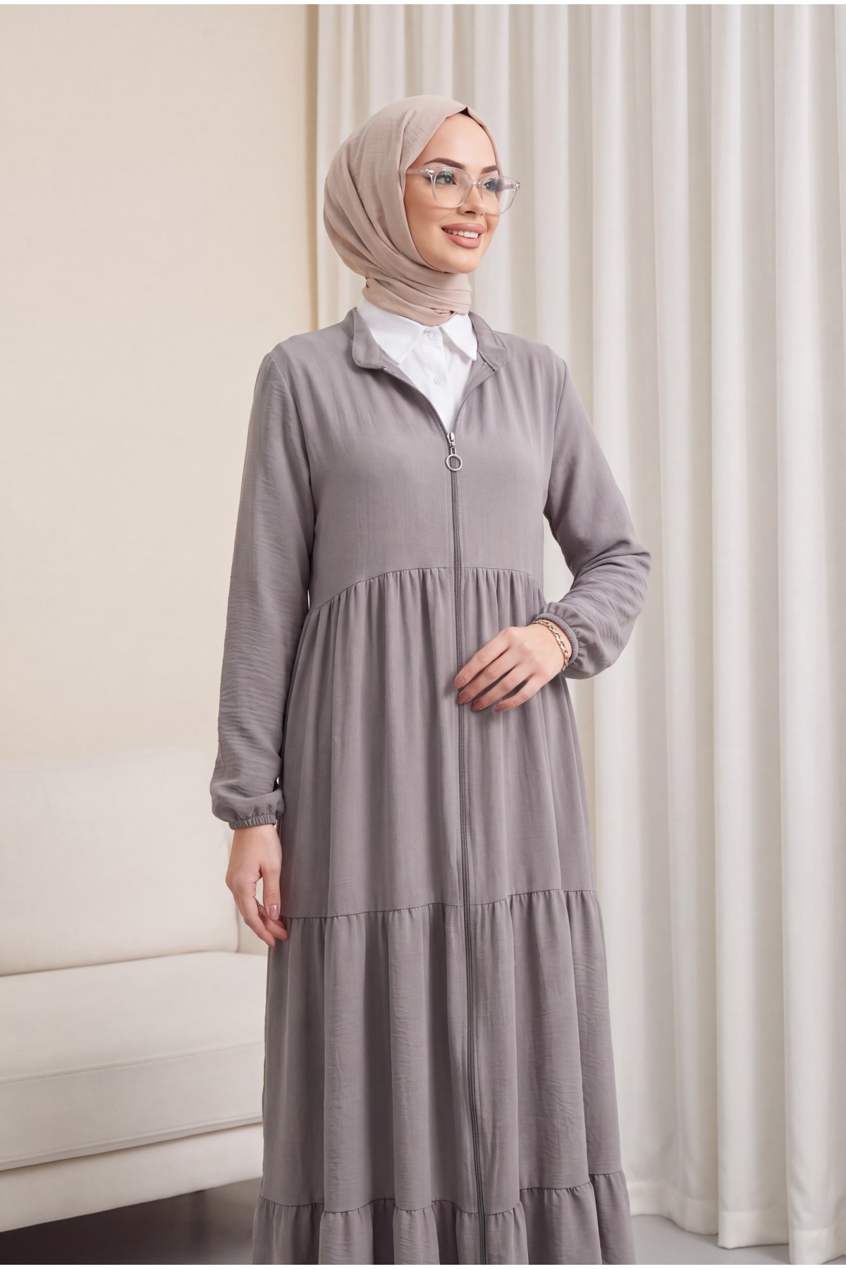Ayrobin Abaya with Elasticated Sleeves and Zipper from the Neck - Light grey