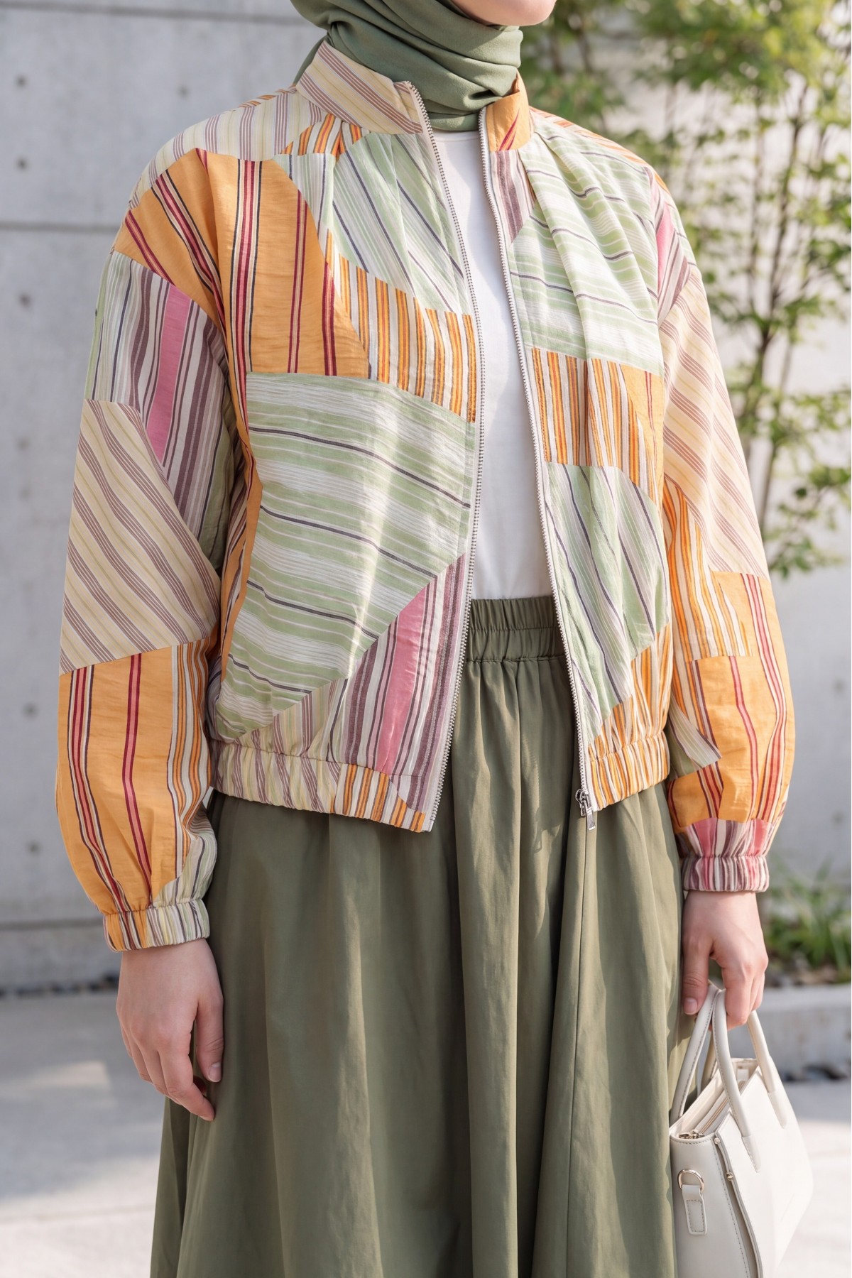 Patterned Summer Jacket with Elasticated Cuffs and Waist, Pockets and Zipper Closure -LIGHT GREEN
