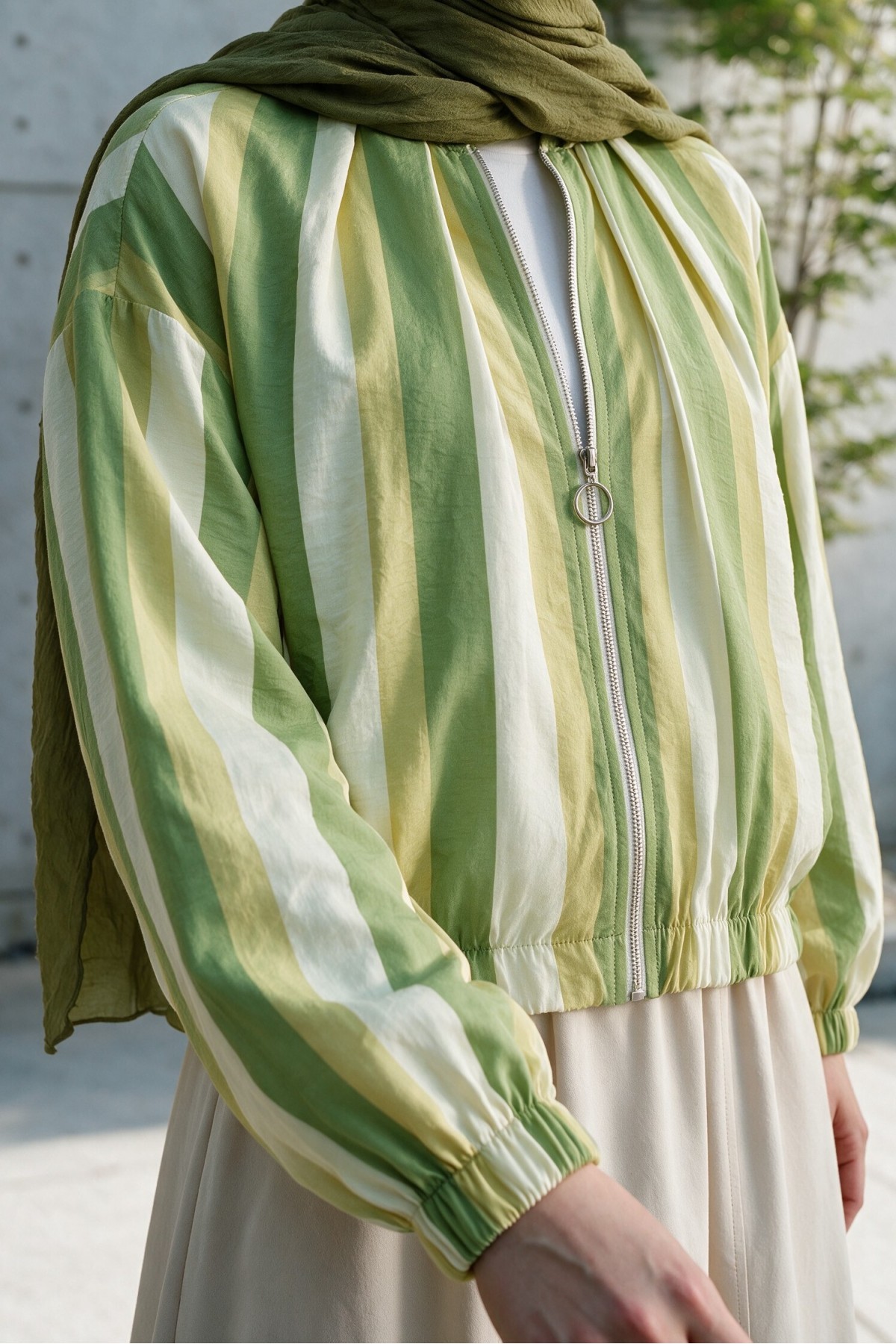 Patterned Summer Jacket with Elasticated Cuffs and Waist, Pockets and Zipper Closure -Oil Green