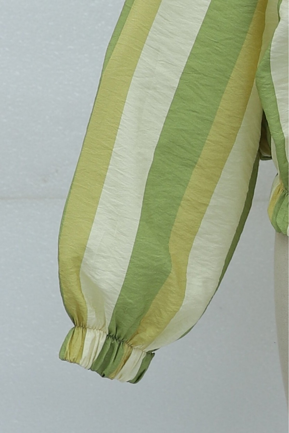 Patterned Summer Jacket with Elasticated Cuffs and Waist, Pockets and Zipper Closure -Oil Green