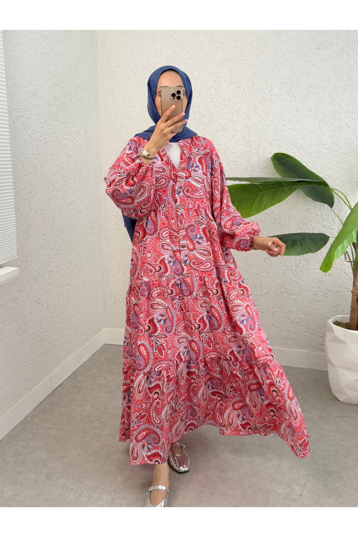 Yarım Düğmeli Karışık Desenli Kolu Lastikli Elbise -Nar Çiçeği