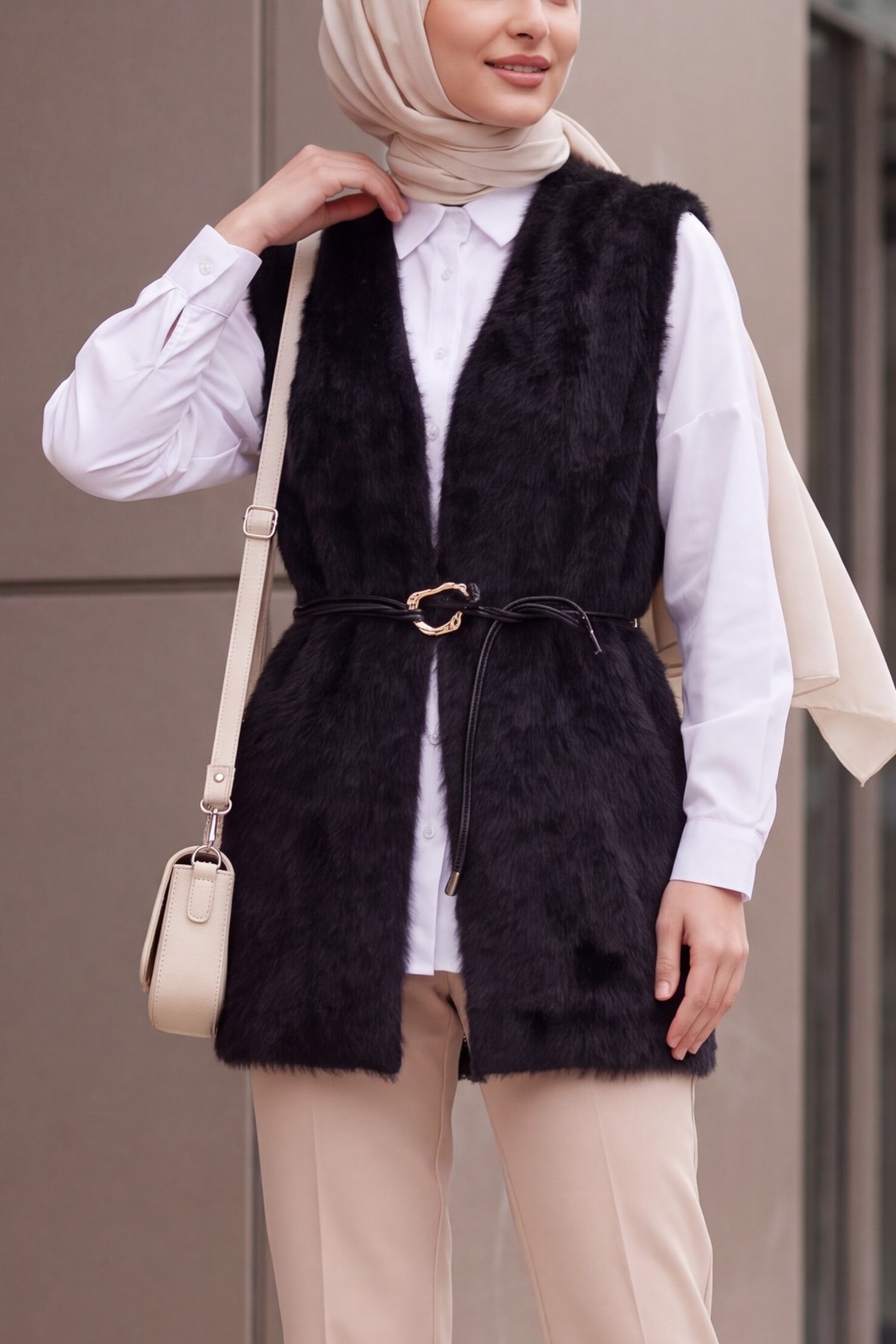 Belted Bearded Vest -Black