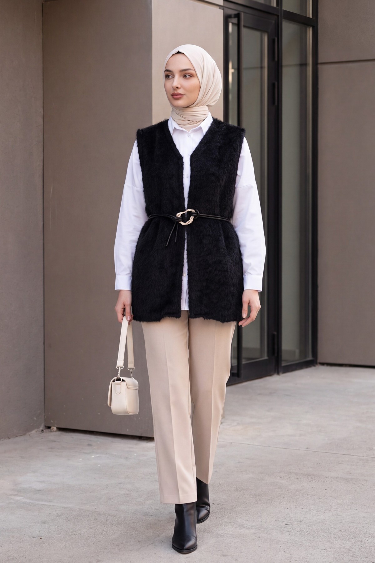 Belted Bearded Vest -Black