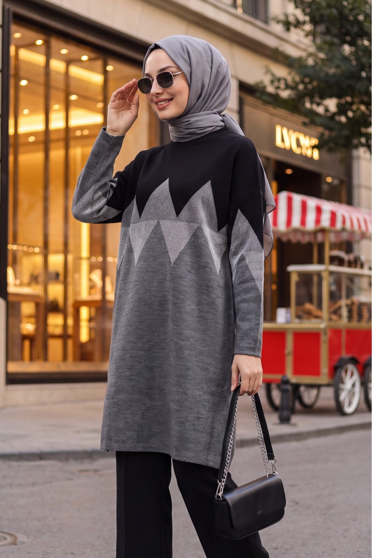 Oversized Zigzag-Patterned Knit Tunic with Side Slits -Black