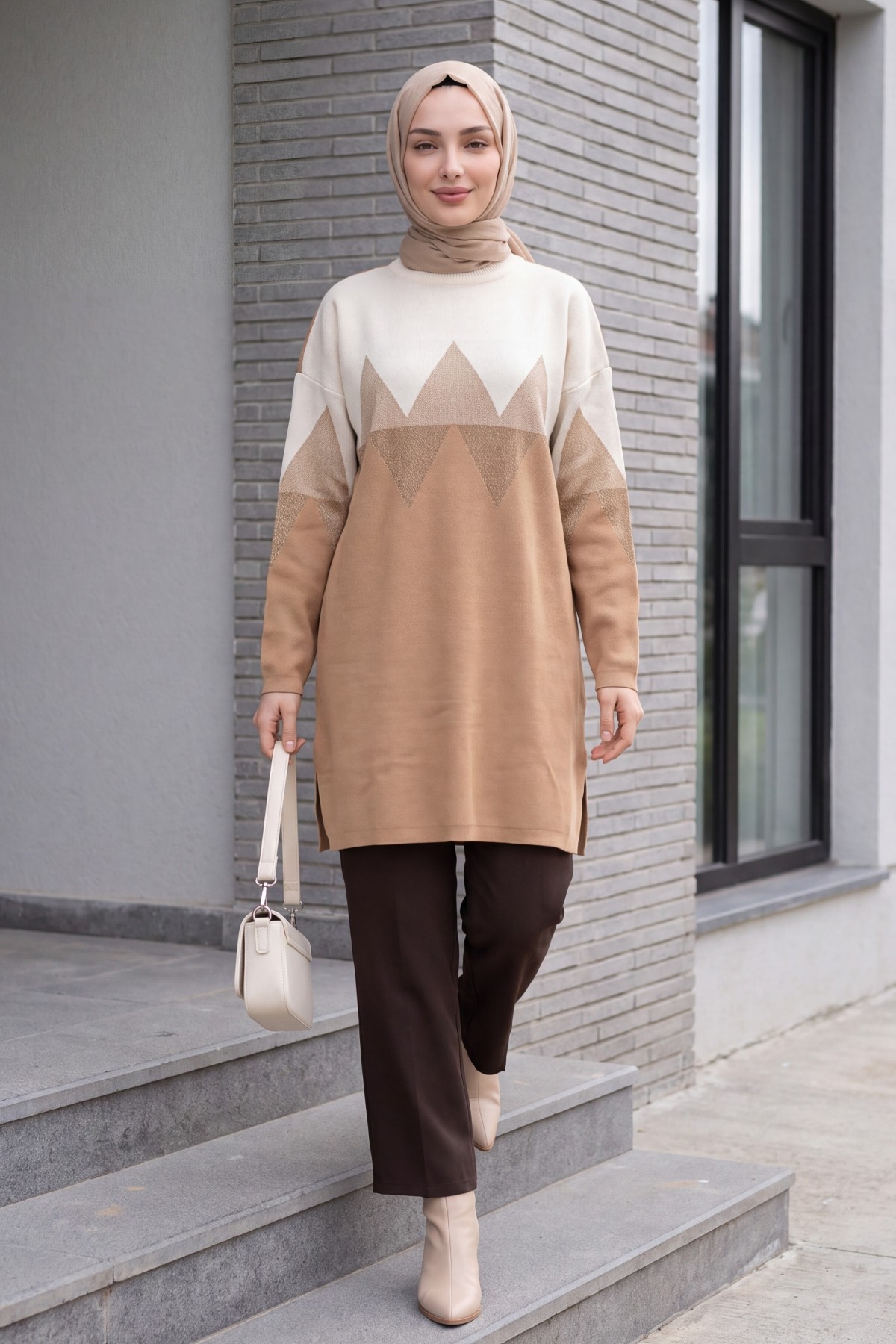 Oversized Zigzag-Patterned Knit Tunic with Side Slits -Mink color