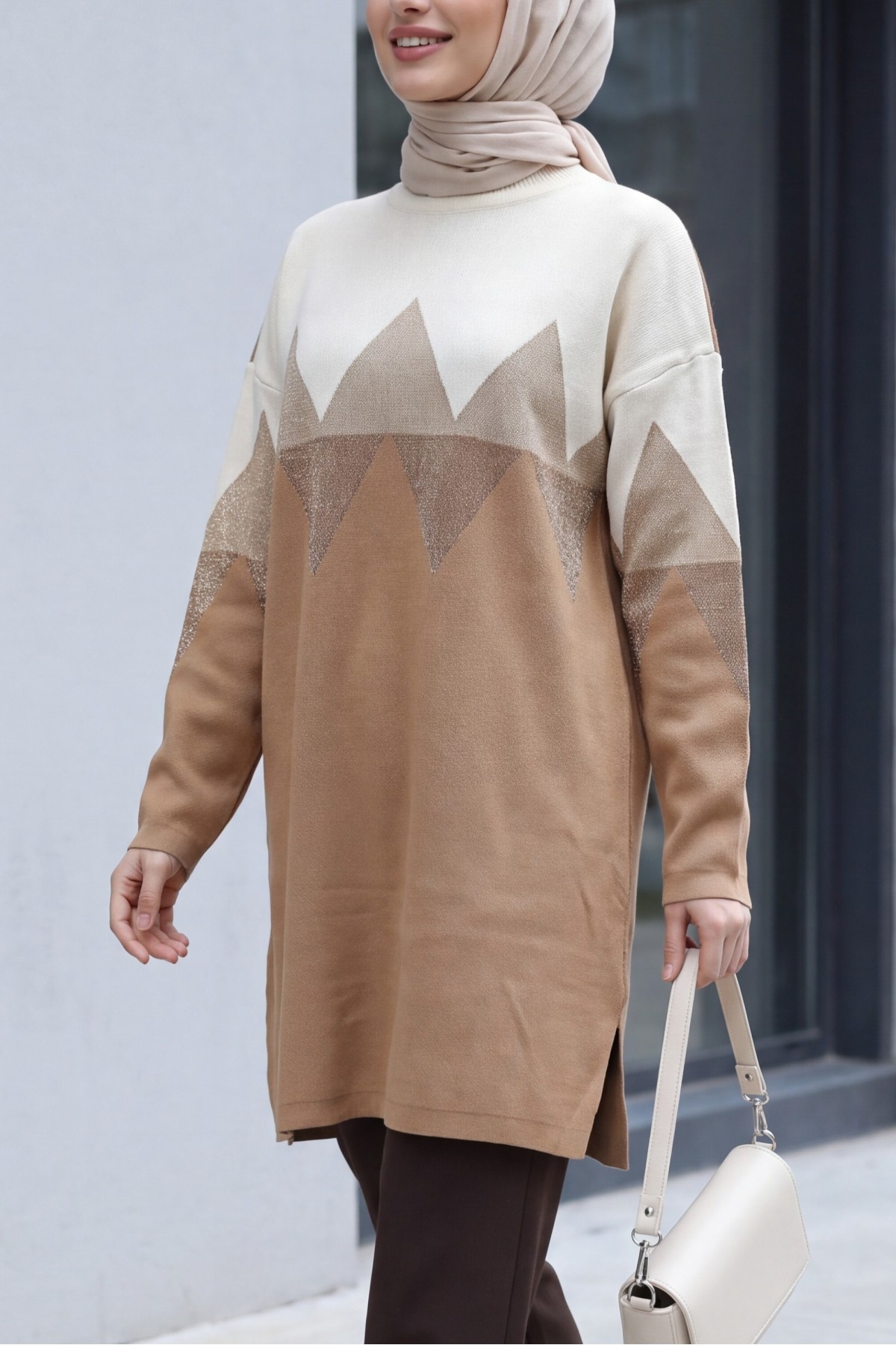 Oversized Zigzag-Patterned Knit Tunic with Side Slits -Mink color