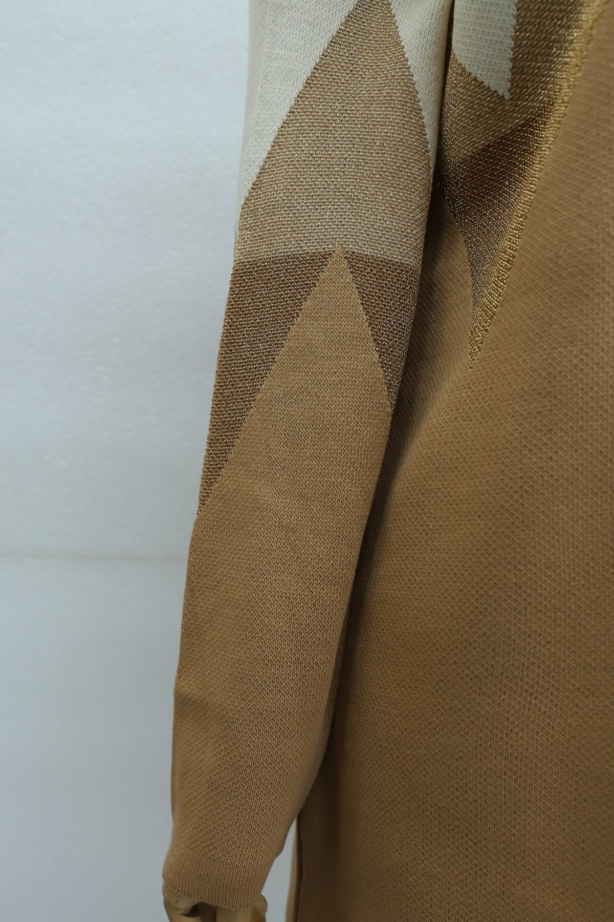 Oversized Zigzag-Patterned Knit Tunic with Side Slits -Mink color