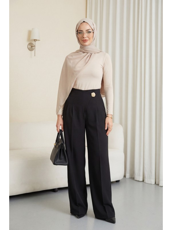 بنطلون واسع الساقين من الكريب مزود بسحاب جانبي، ودبوس، وتفاصيل قابلة للطي. -أسود