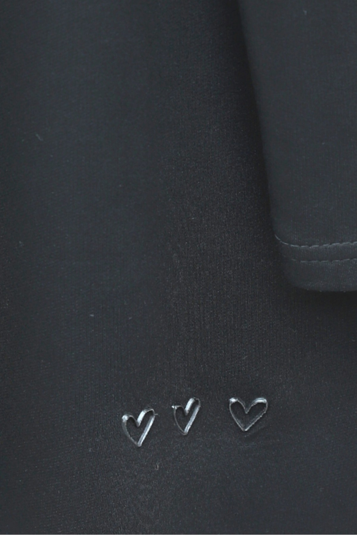 Loose-fitting cotton tunic with heart detail and slit at the hem. -Black