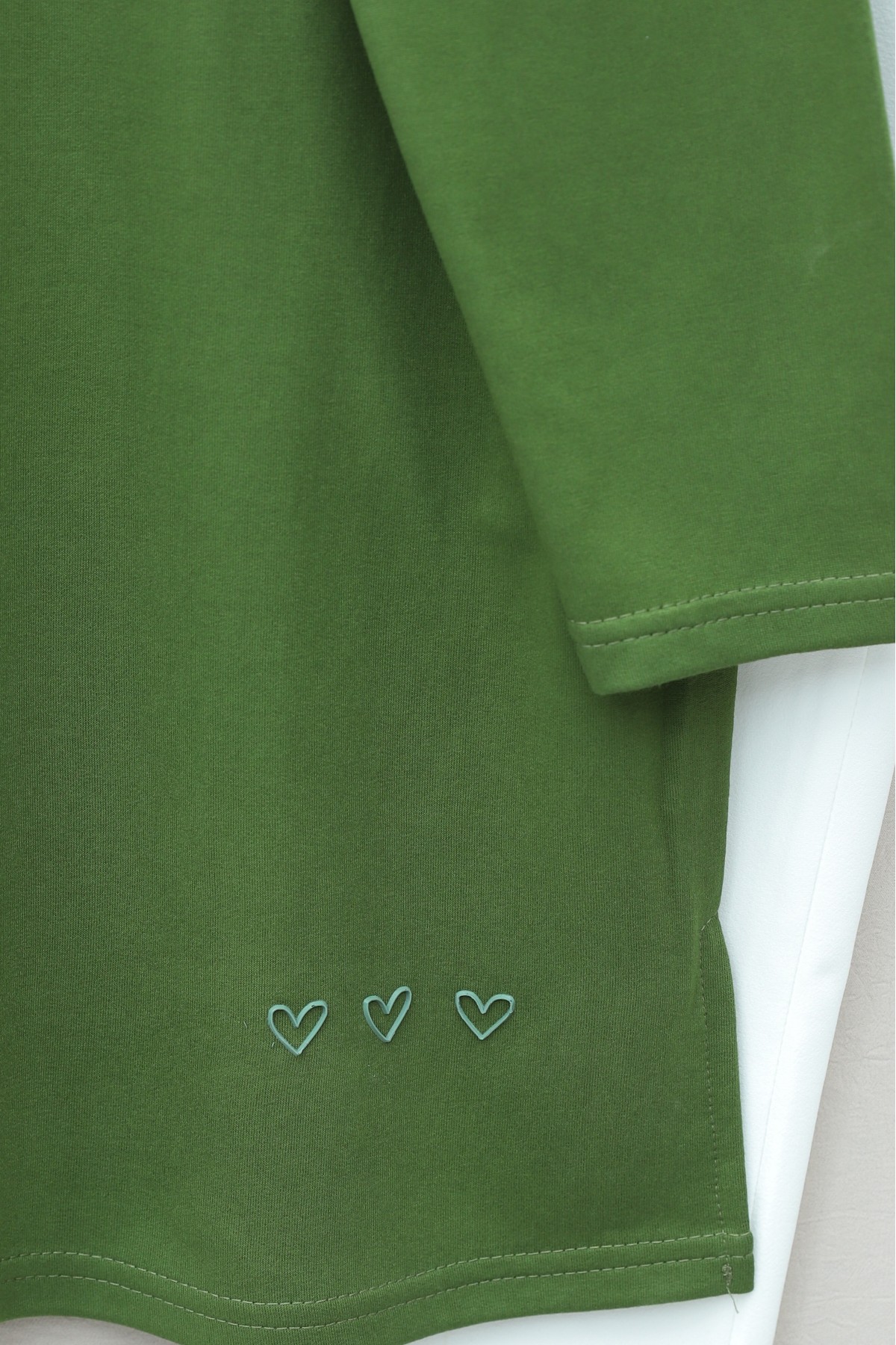Loose-fitting cotton tunic with heart detail and slit at the hem. -Khaki