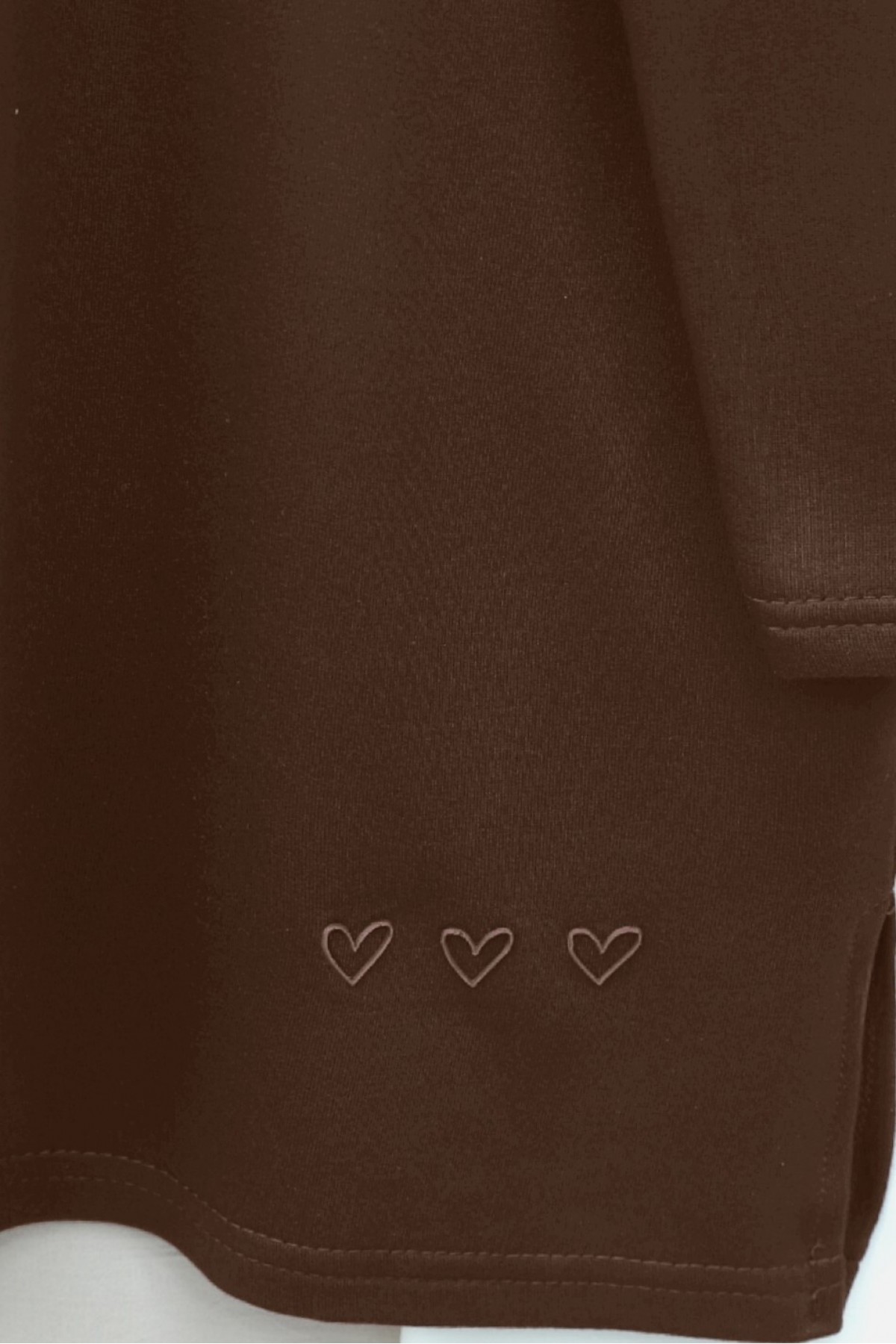 Loose-fitting cotton tunic with heart detail and slit at the hem. -Brown