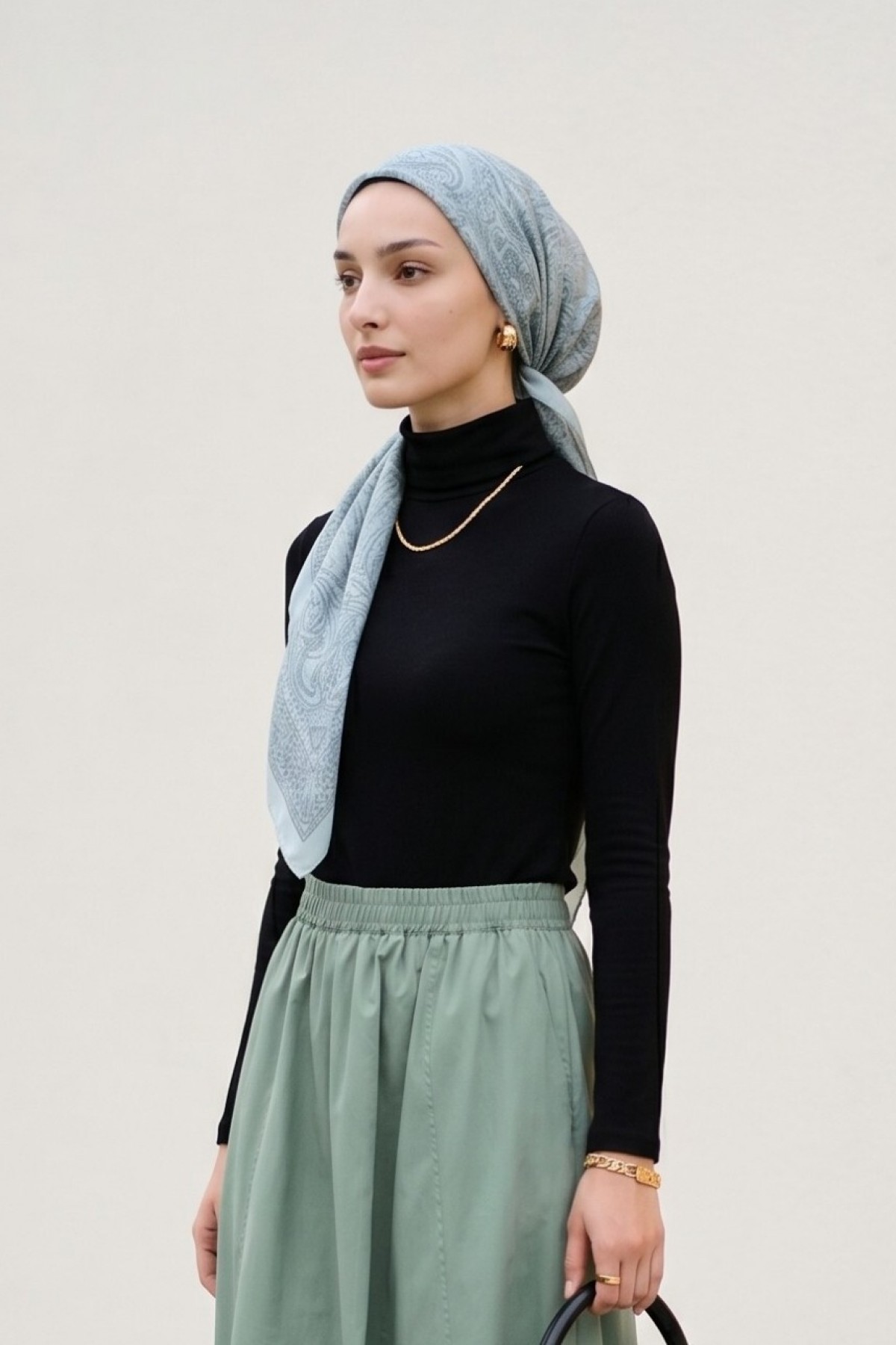 بلوزة داخلية بأكمام طويلة وياقة عالية -Black