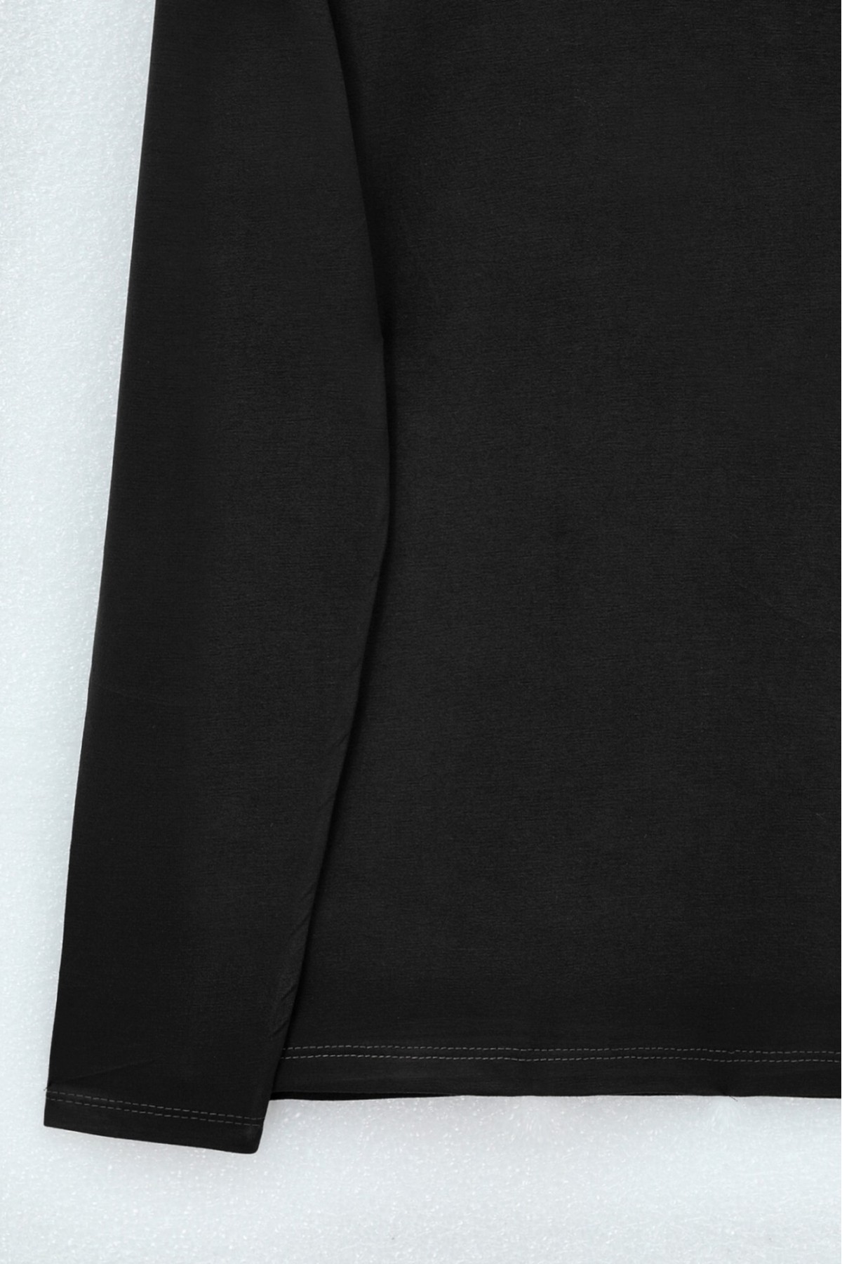 بلوزة داخلية بأكمام طويلة وياقة عالية -Black
