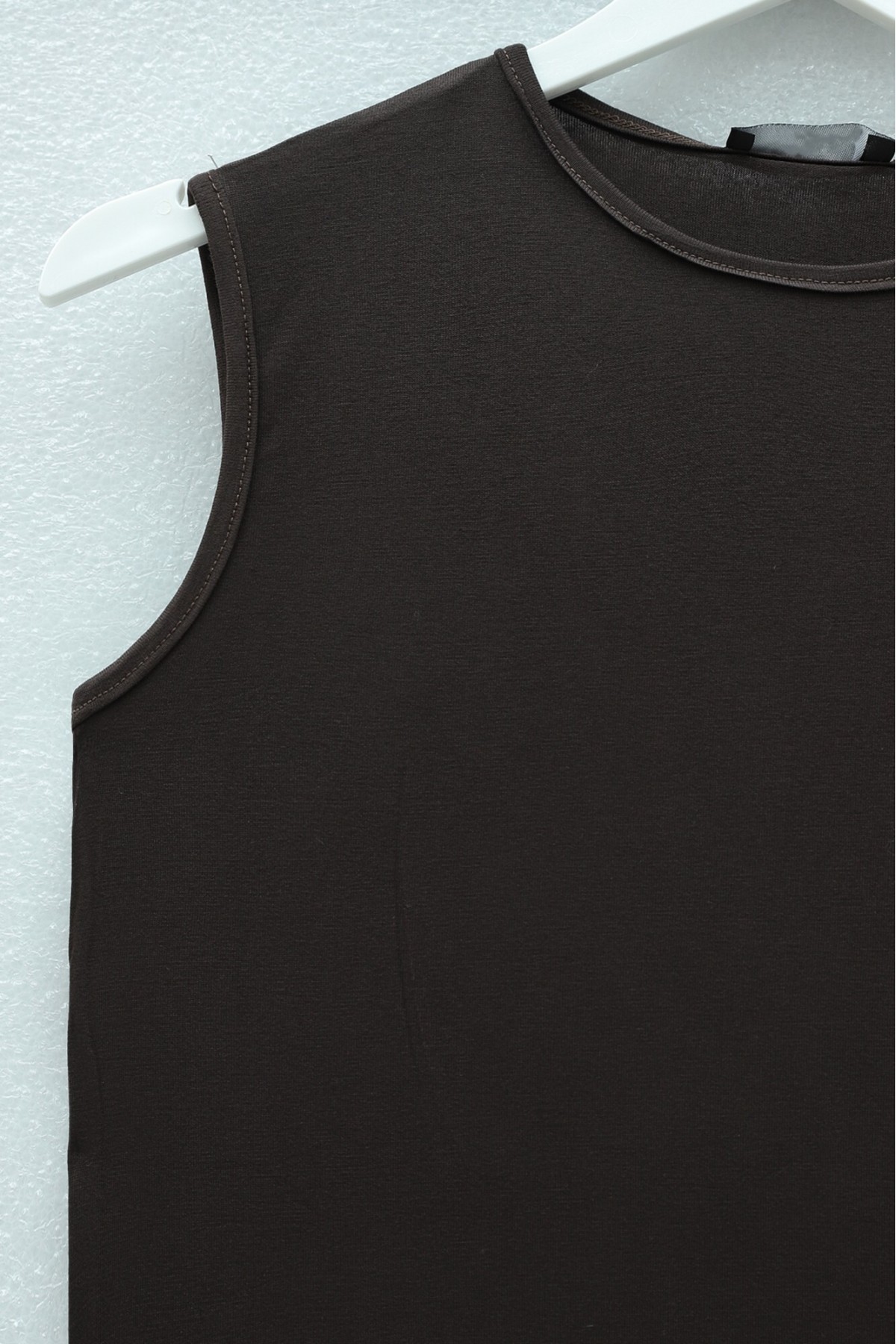 Sleeveless Crew Neck Cotton Undershirt -Brown