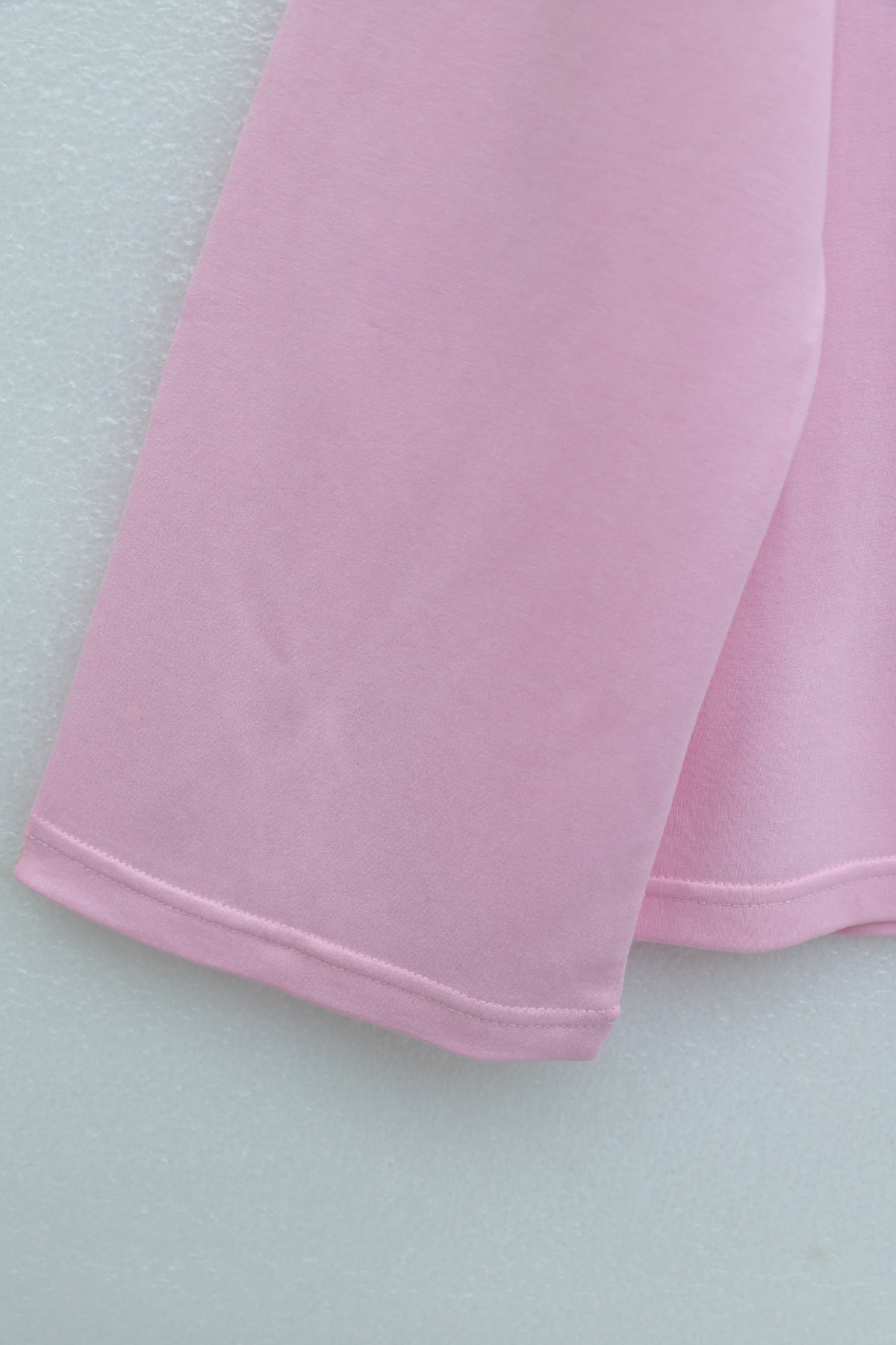 بلوزة قطنية مزدوجة الطبقات بياقة على شكل حرف V وخيطين -وردي