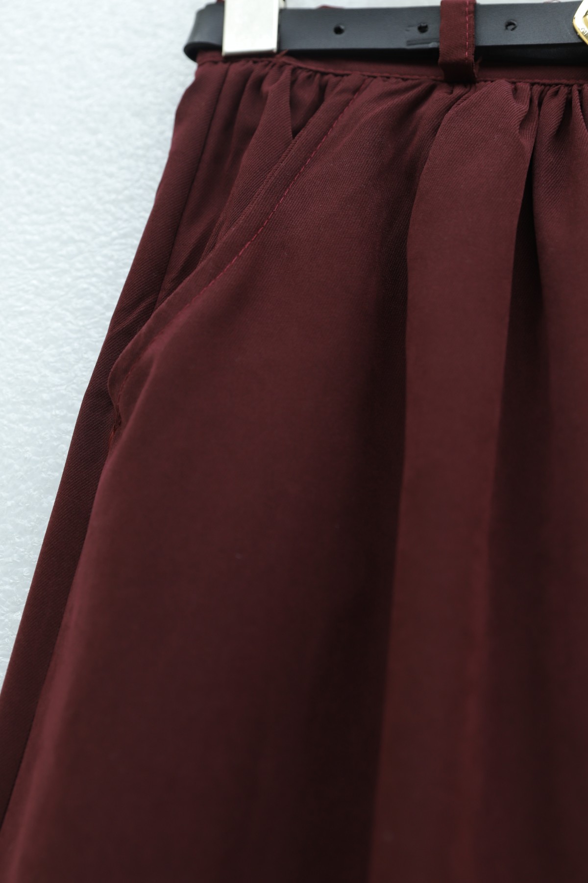 Tokalı Kemerli Piliseli Yan Cepli Fermuarlı Tivil Etek -Bordo