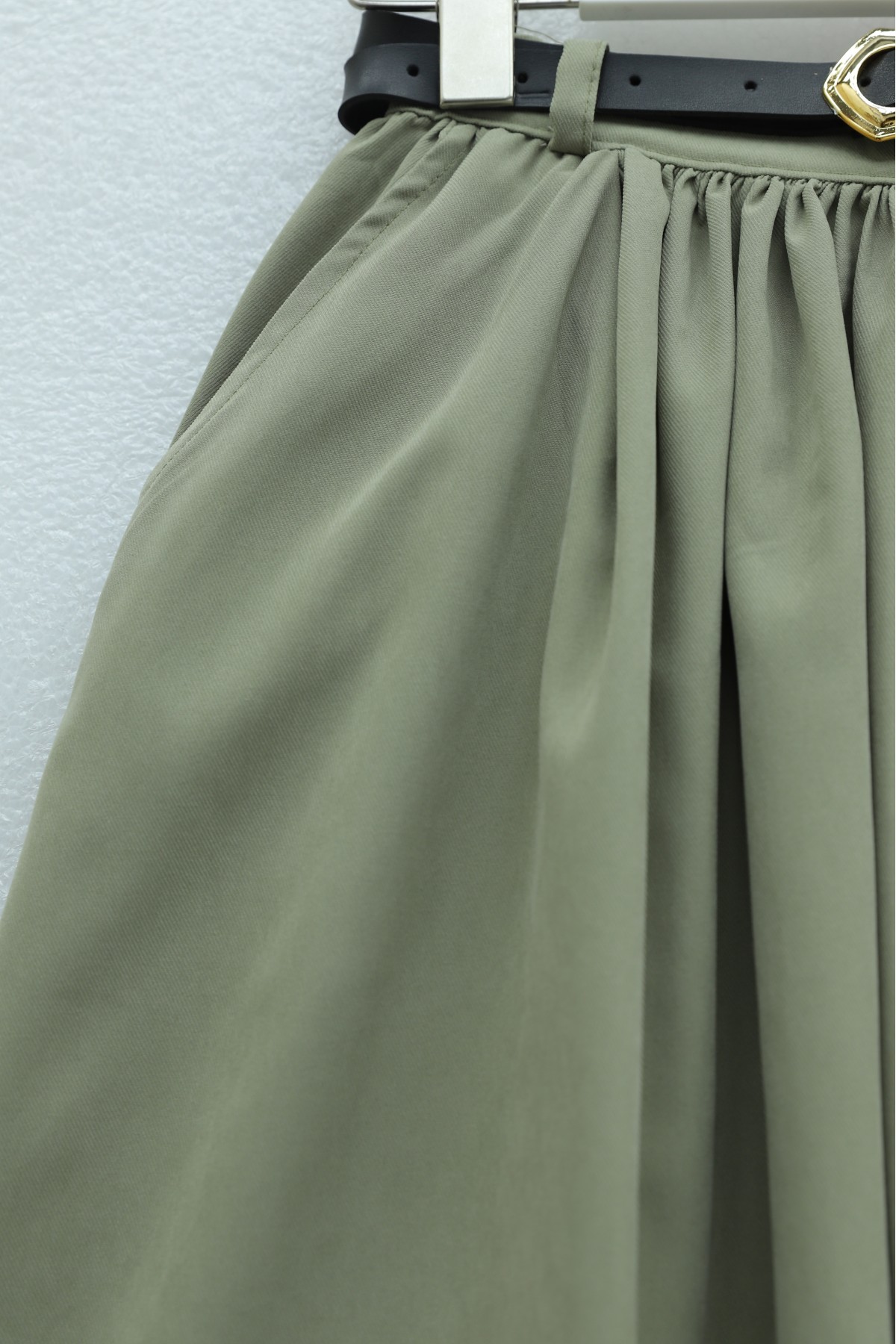 Tokalı Kemerli Piliseli Yan Cepli Fermuarlı Tivil Etek -Haki