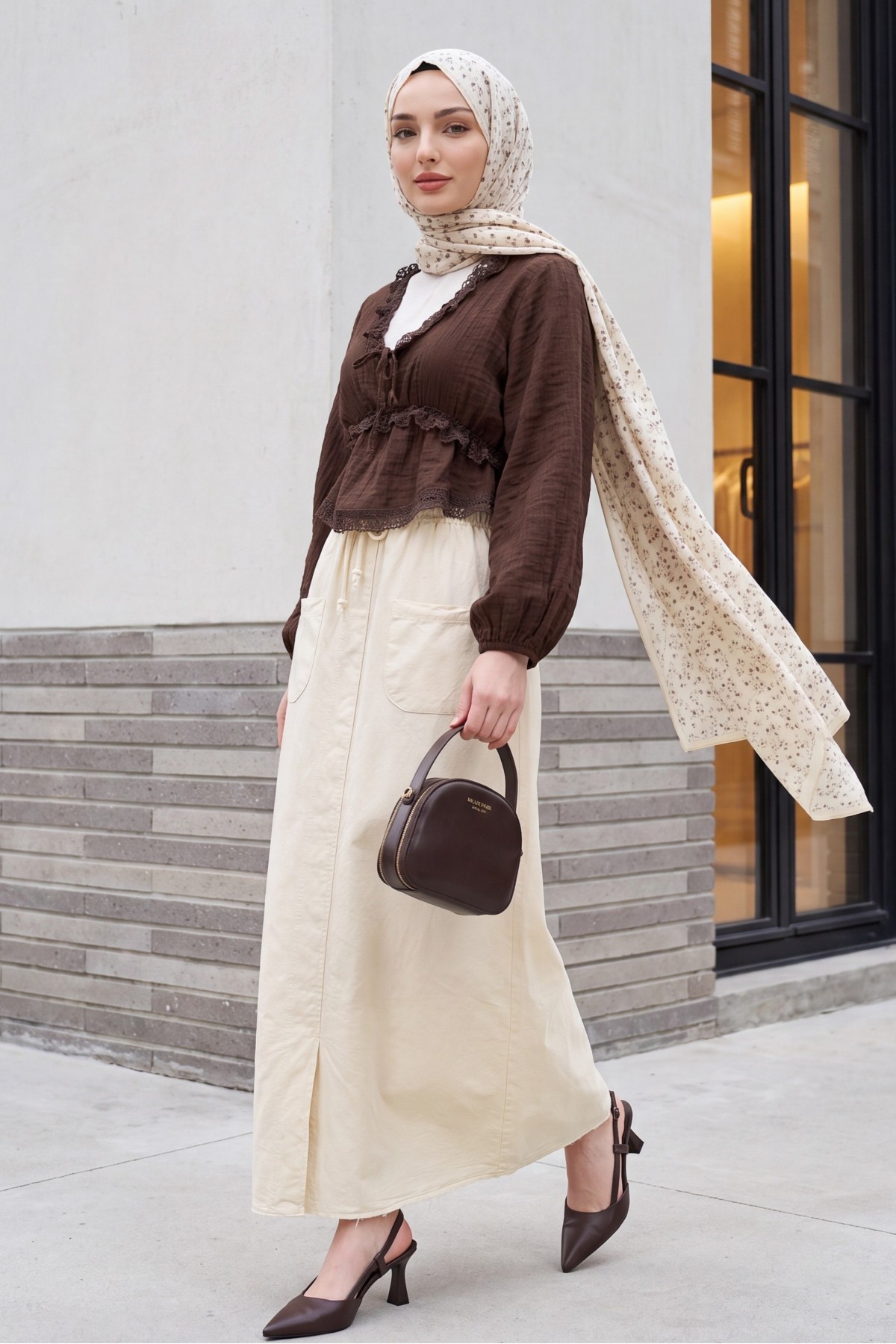 Linen-look skirt with elasticated waist and slit. - Beige