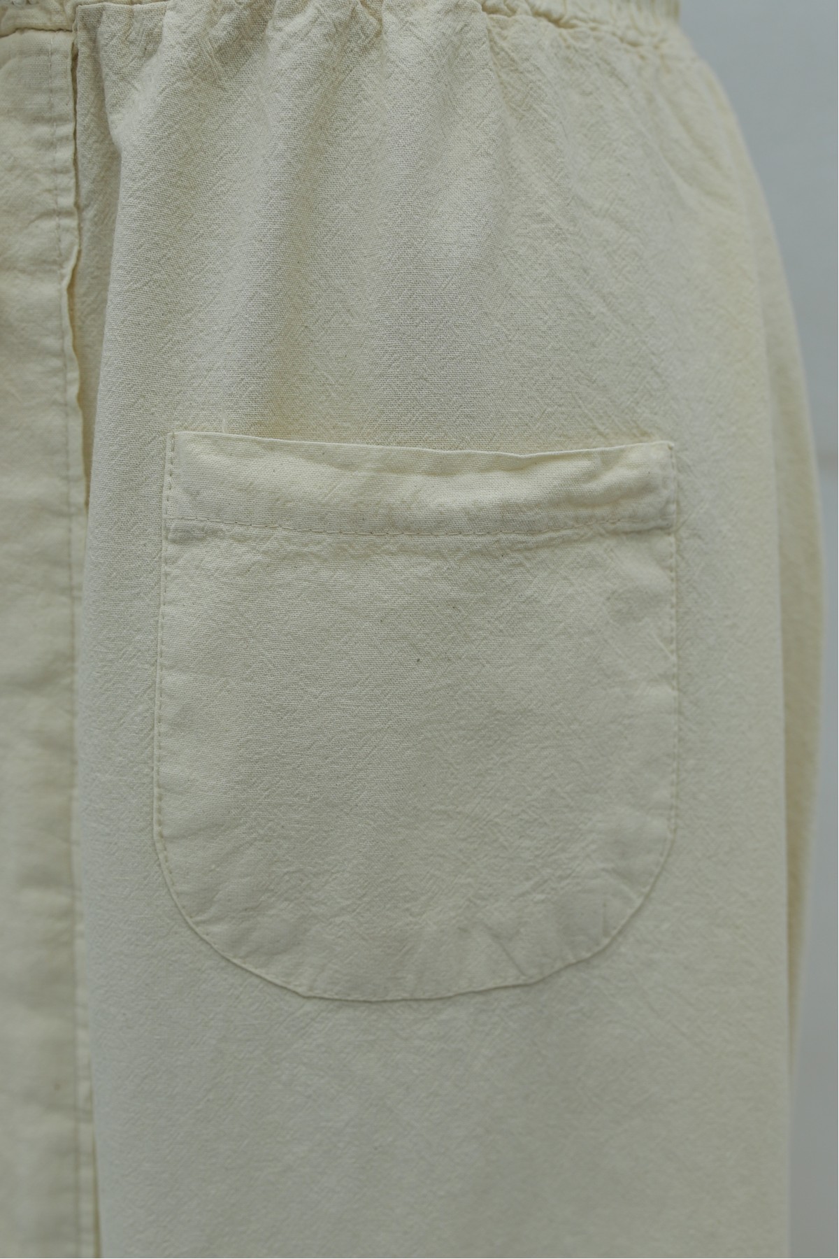 Linen-look skirt with elasticated waist and slit. - Beige