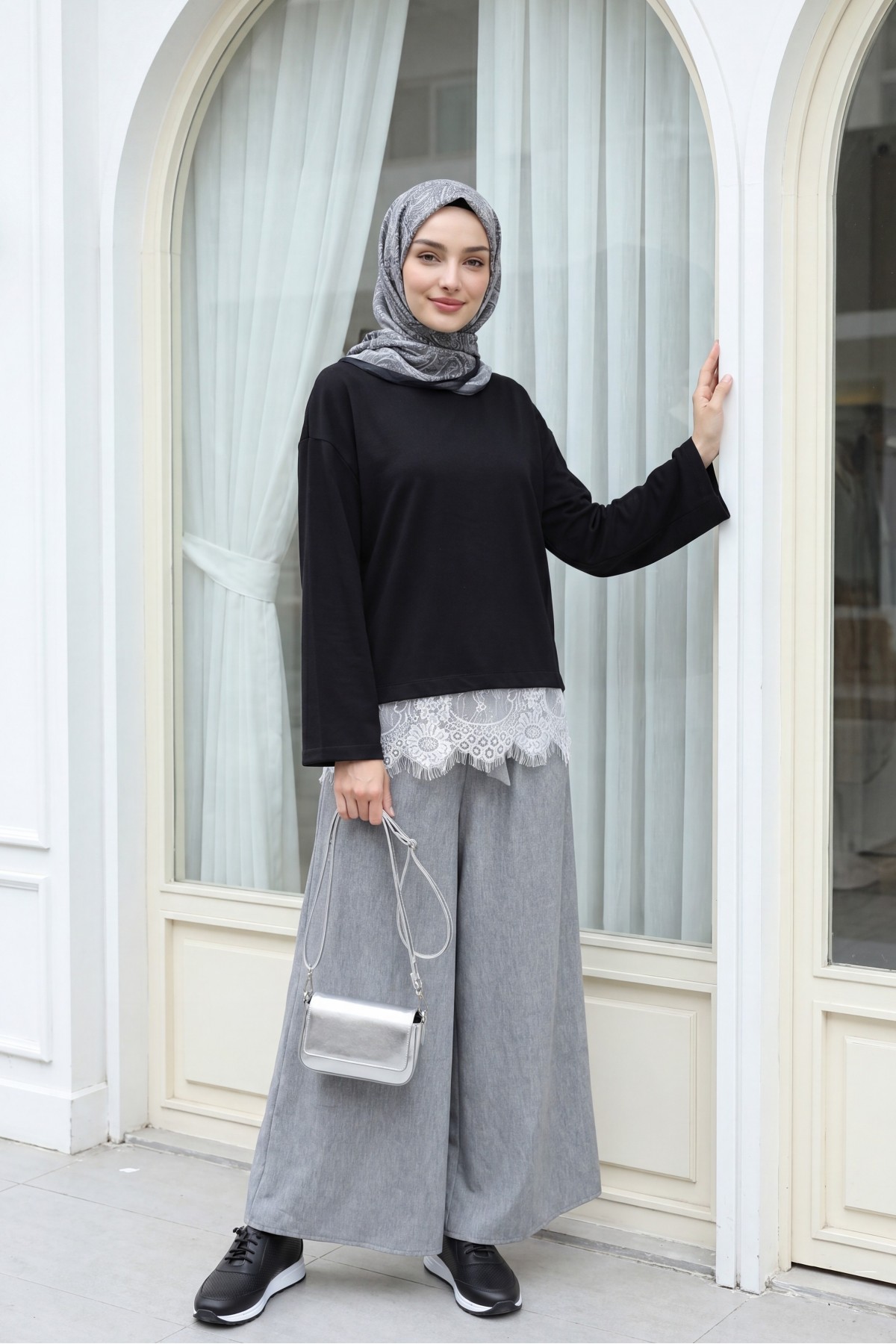 Linen-look skirt/pants with elasticated waist, belt, and pockets. -Grey