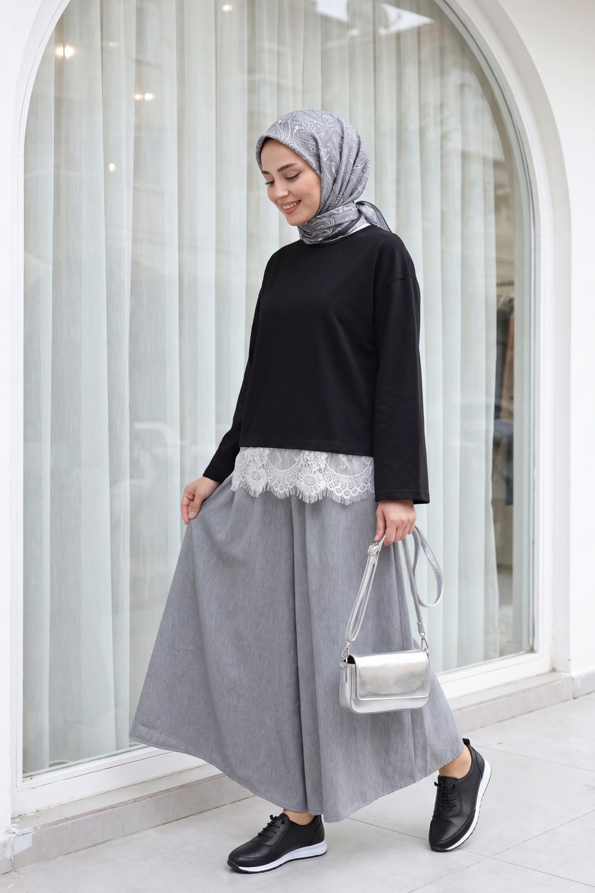 Linen-look skirt/pants with elasticated waist, belt, and pockets. -Grey