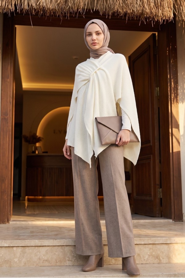 Loose Fit Everyday Knitted Poncho -White