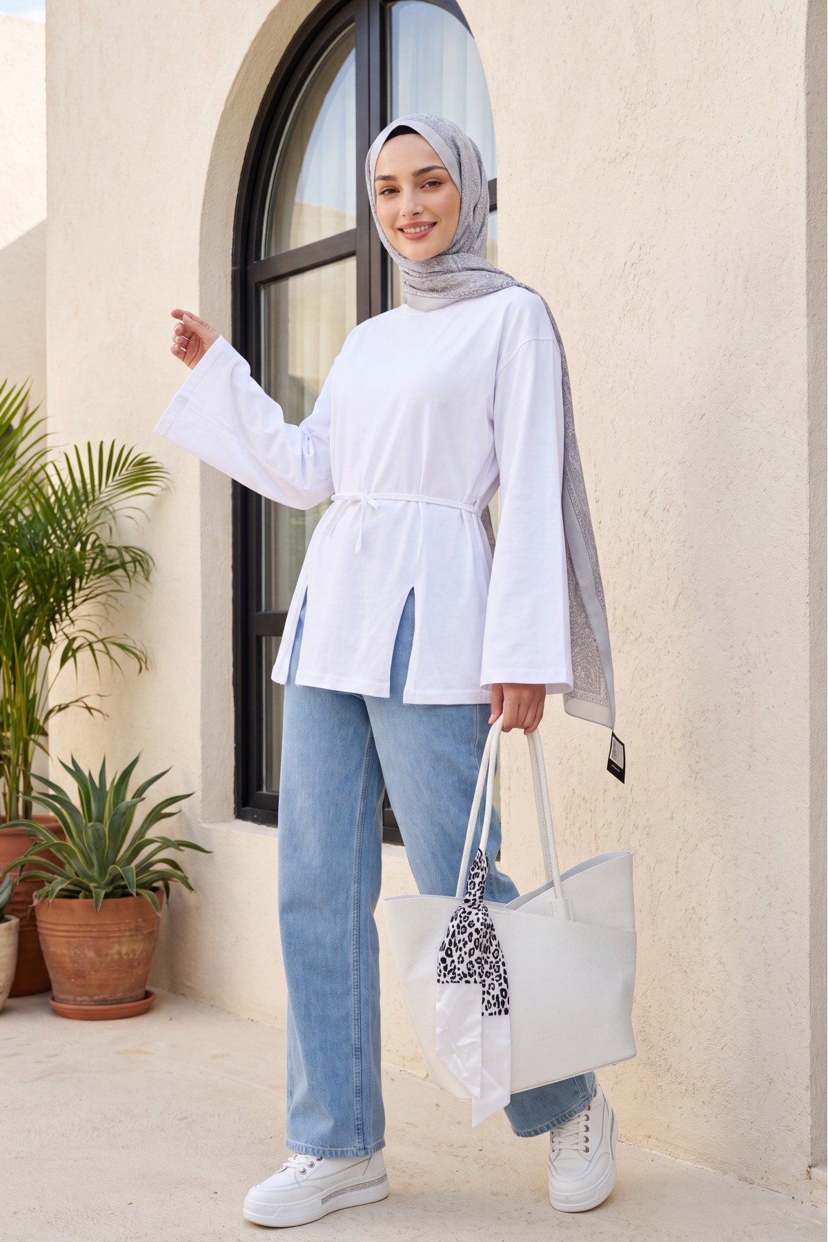 تونيك من الجيرسيه برباط عند الخصر وفتحة جانبية -أبيض