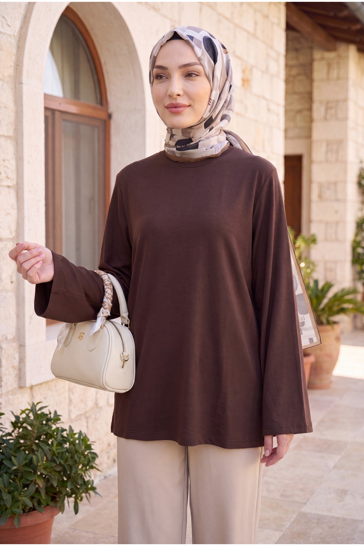 بلوزة داخلية بياقة دائرية وأكمام إسبانية وكتف مبطن -بني محروق