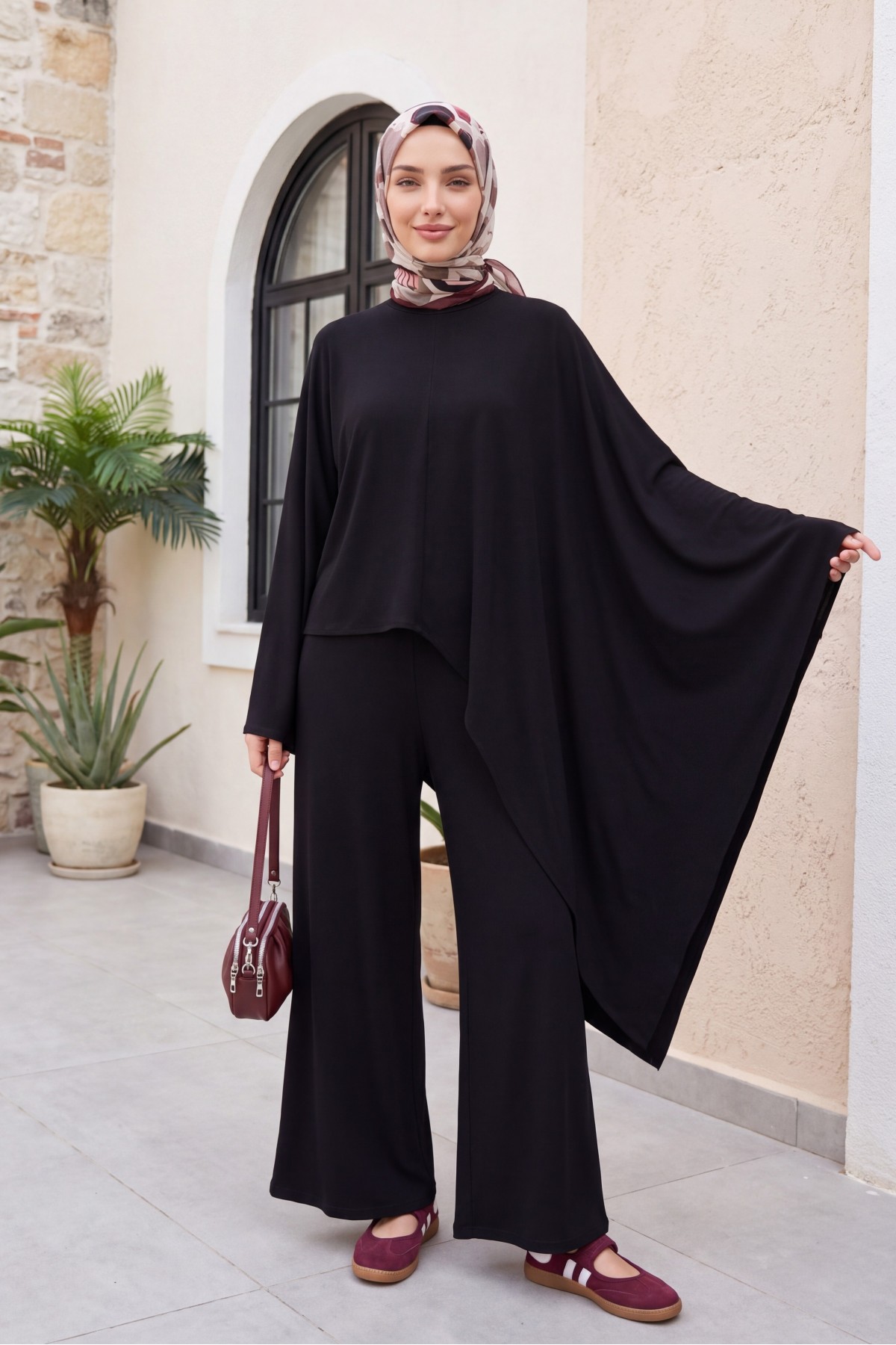 طقم بنطال بقصة غير متماثلة وبونشو فضفاض من الفسكوز مزود بجيوب -أسود