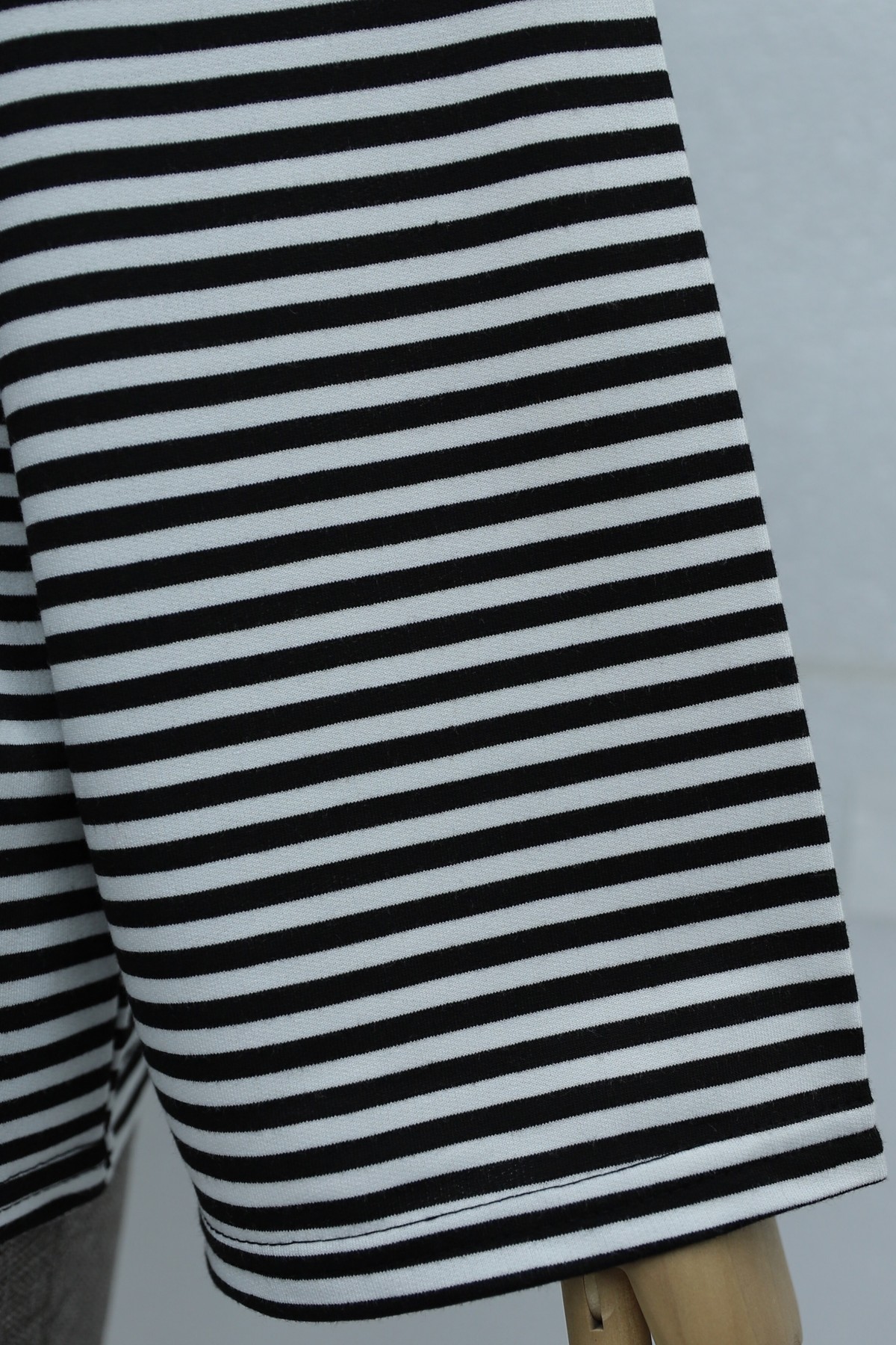Fine-Striped Wide-Sleeve Crew-Neck Sweatshirt with Scarf Detail -Black