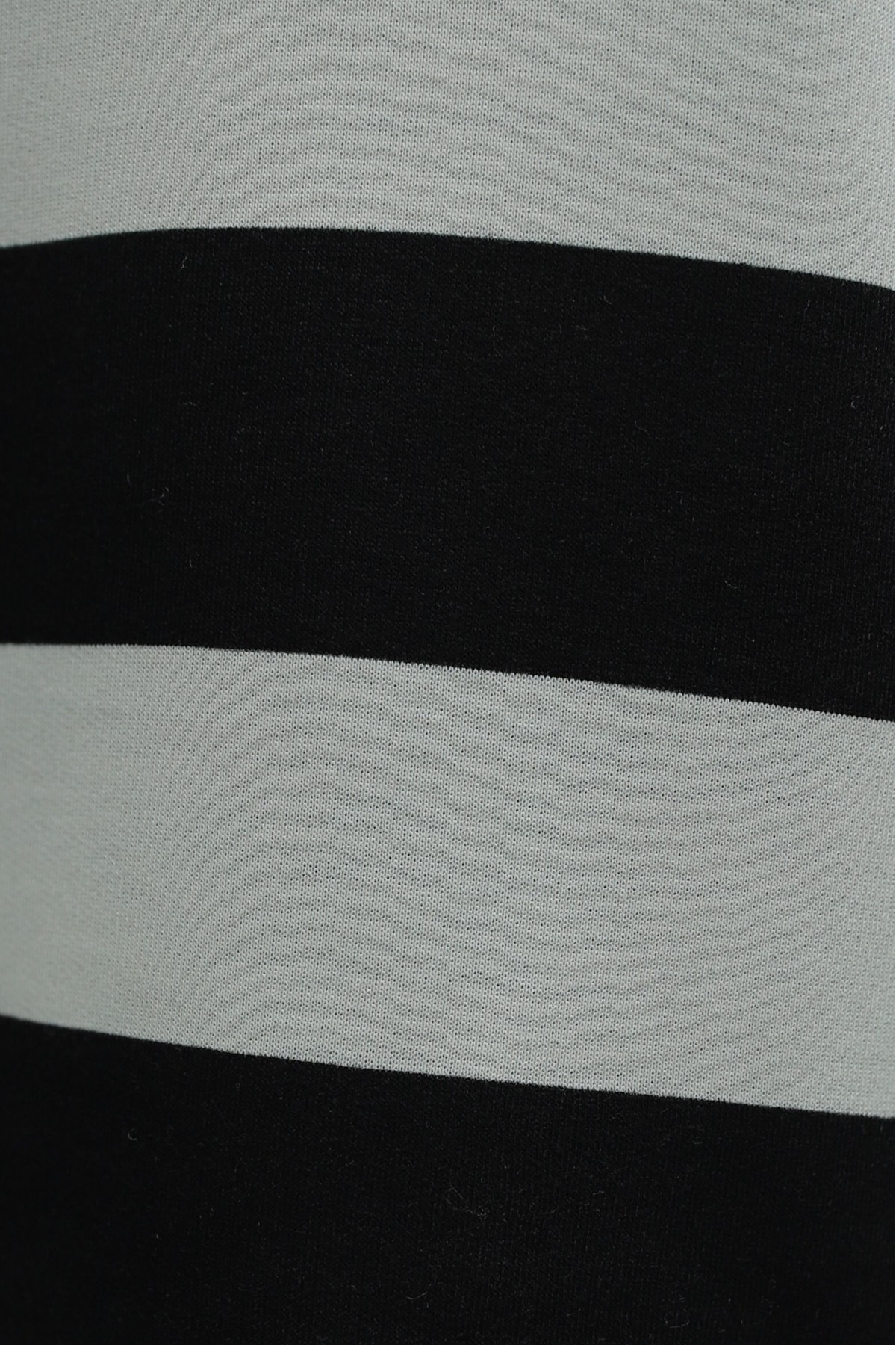 Crew Neck Thick-Striped Sweatshirt -Black