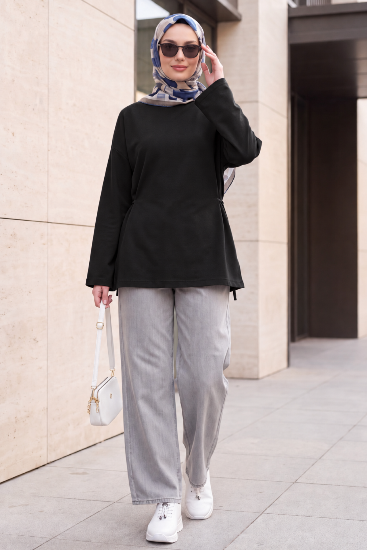 سويت شيرت مطاطي من البوليستر والفيسكوز مع رباط عند الخصر -أسود