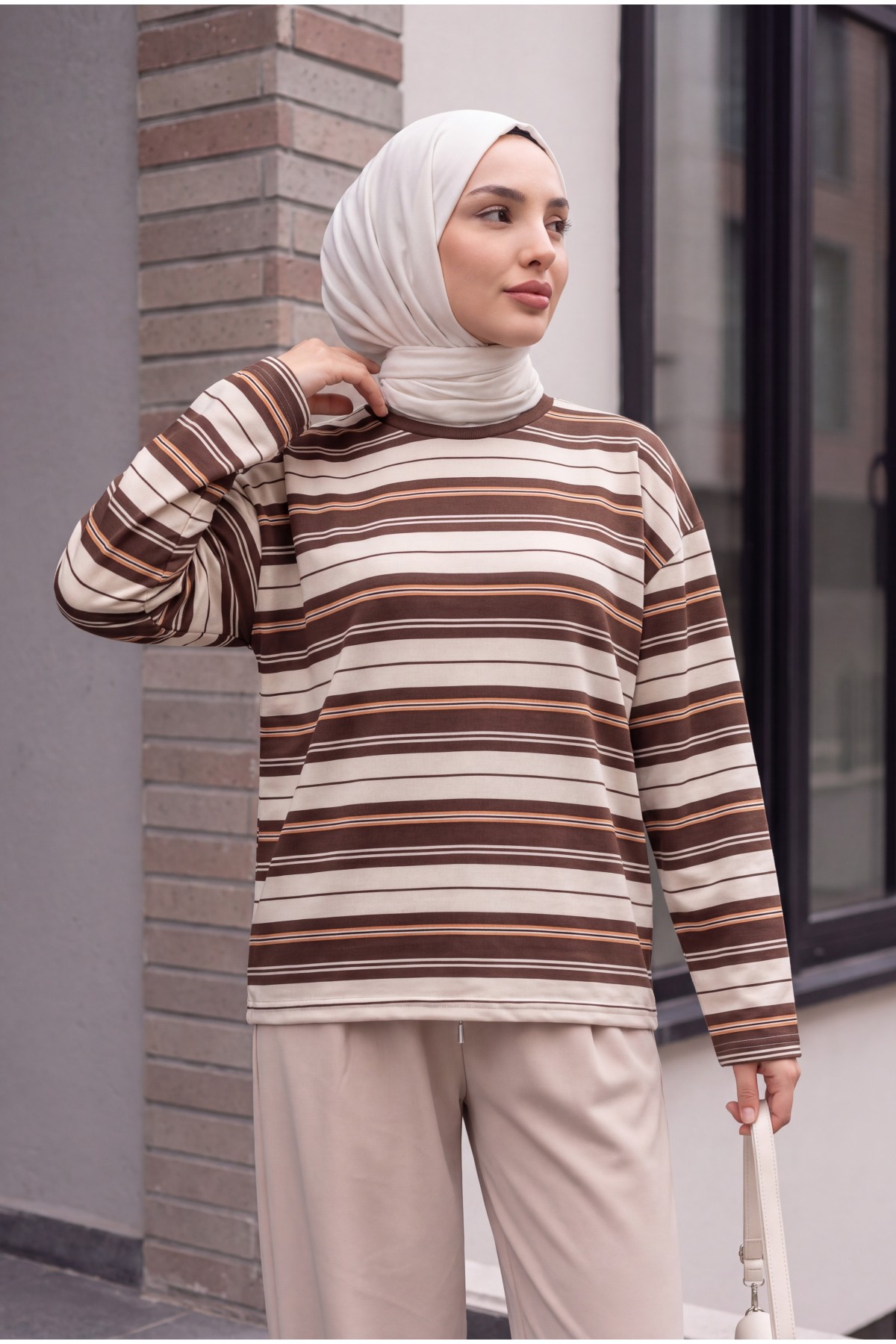 Bisiklet Yaka Çizgili Düşük Omuz Penye Sweat -Krem