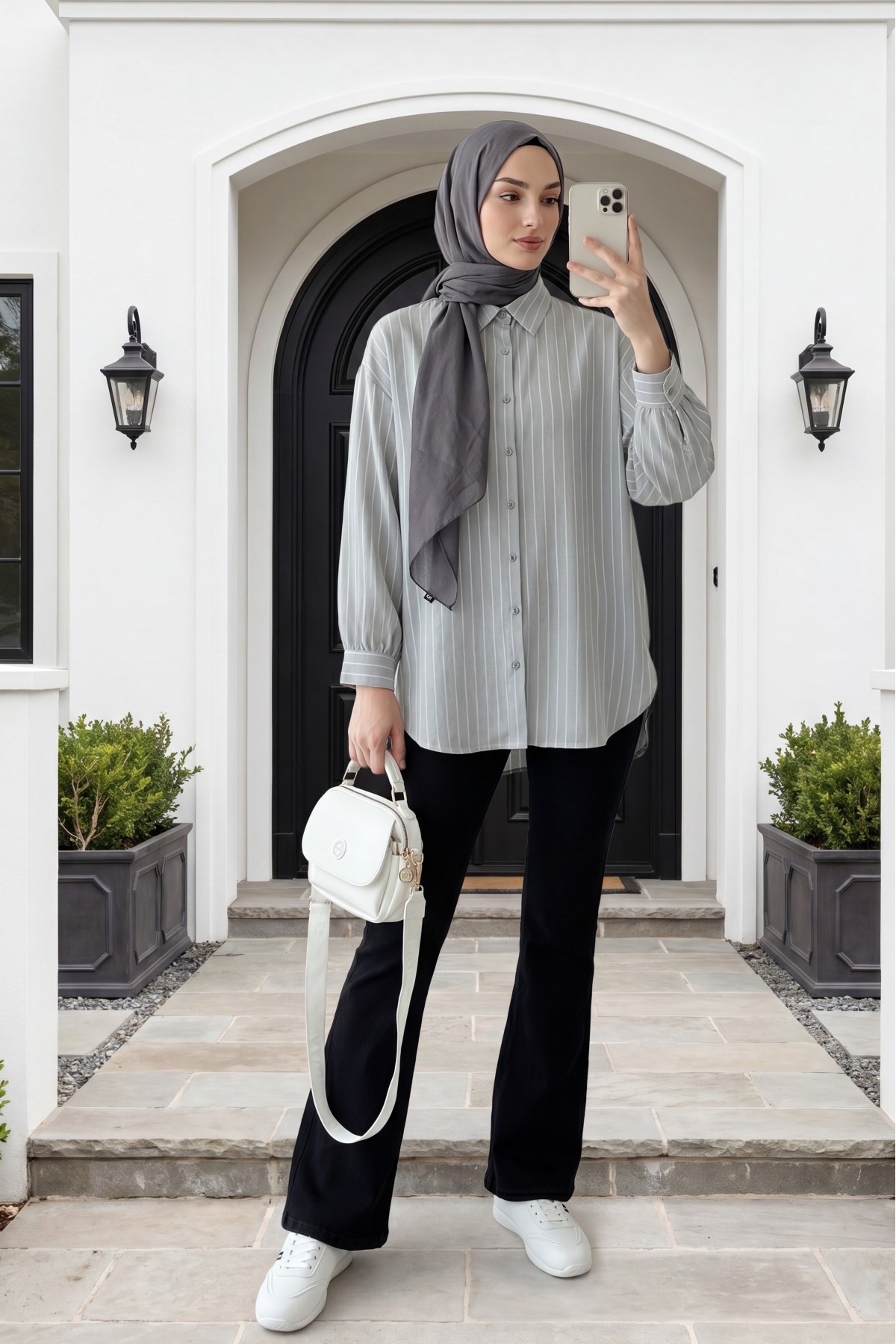 Striped Slit Loose-Fitting Linda Shirt - Light grey