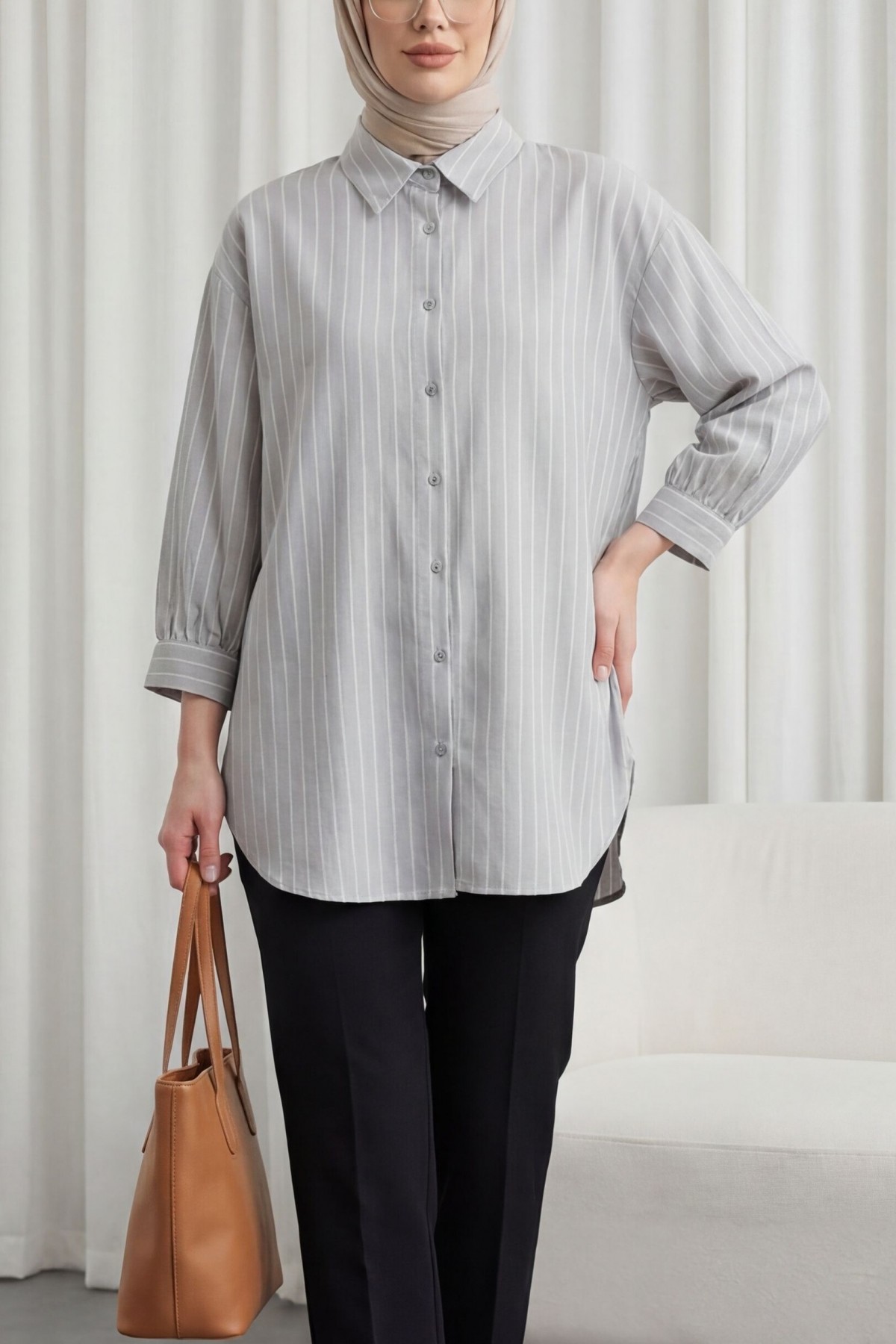 Striped Slit Loose-Fitting Linda Shirt - Light grey