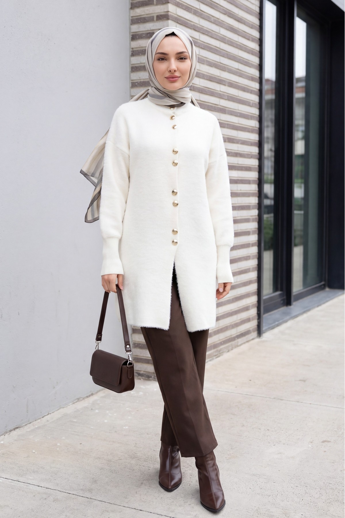 Önü Düğmeli Uzun Sakallı Yumoş  Hırka  -Beyaz